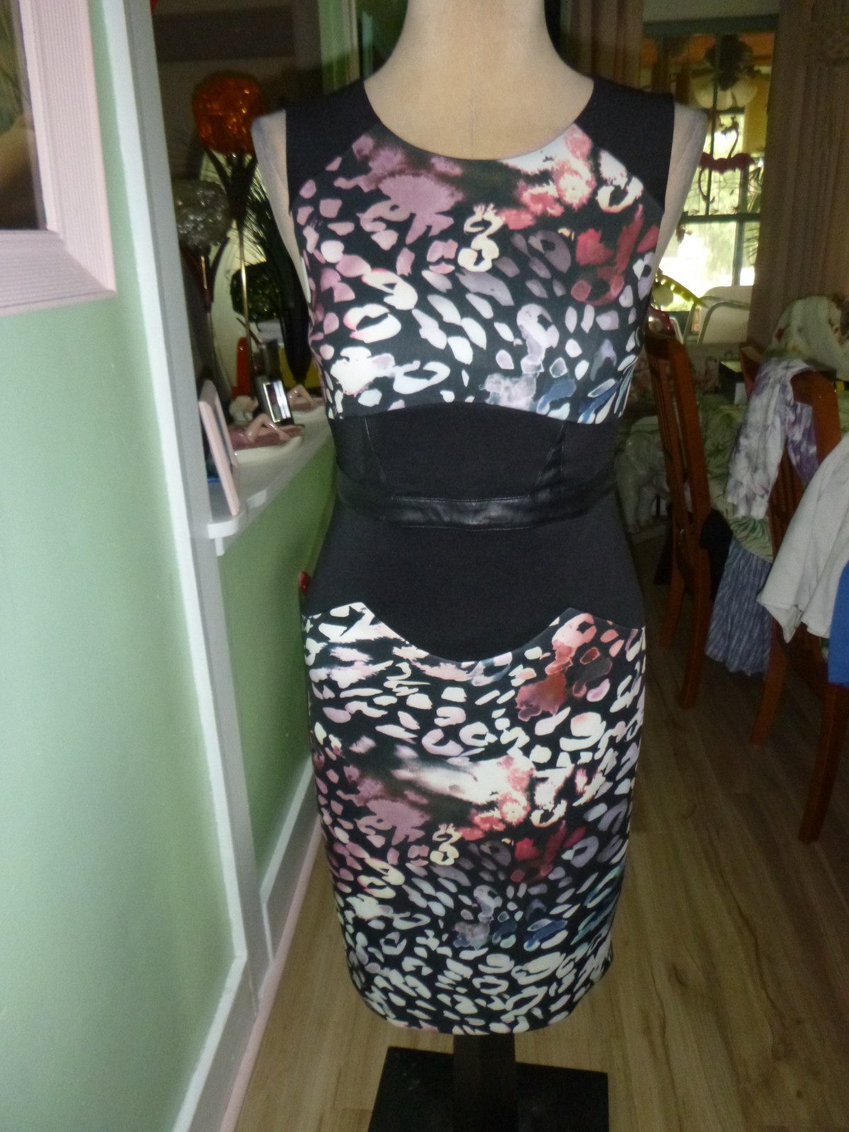 WOMANS SIZE MEDIUM”BEBE”FORM FITTING BACK SLIT BACK ZIP SLEEVELESS DRESS