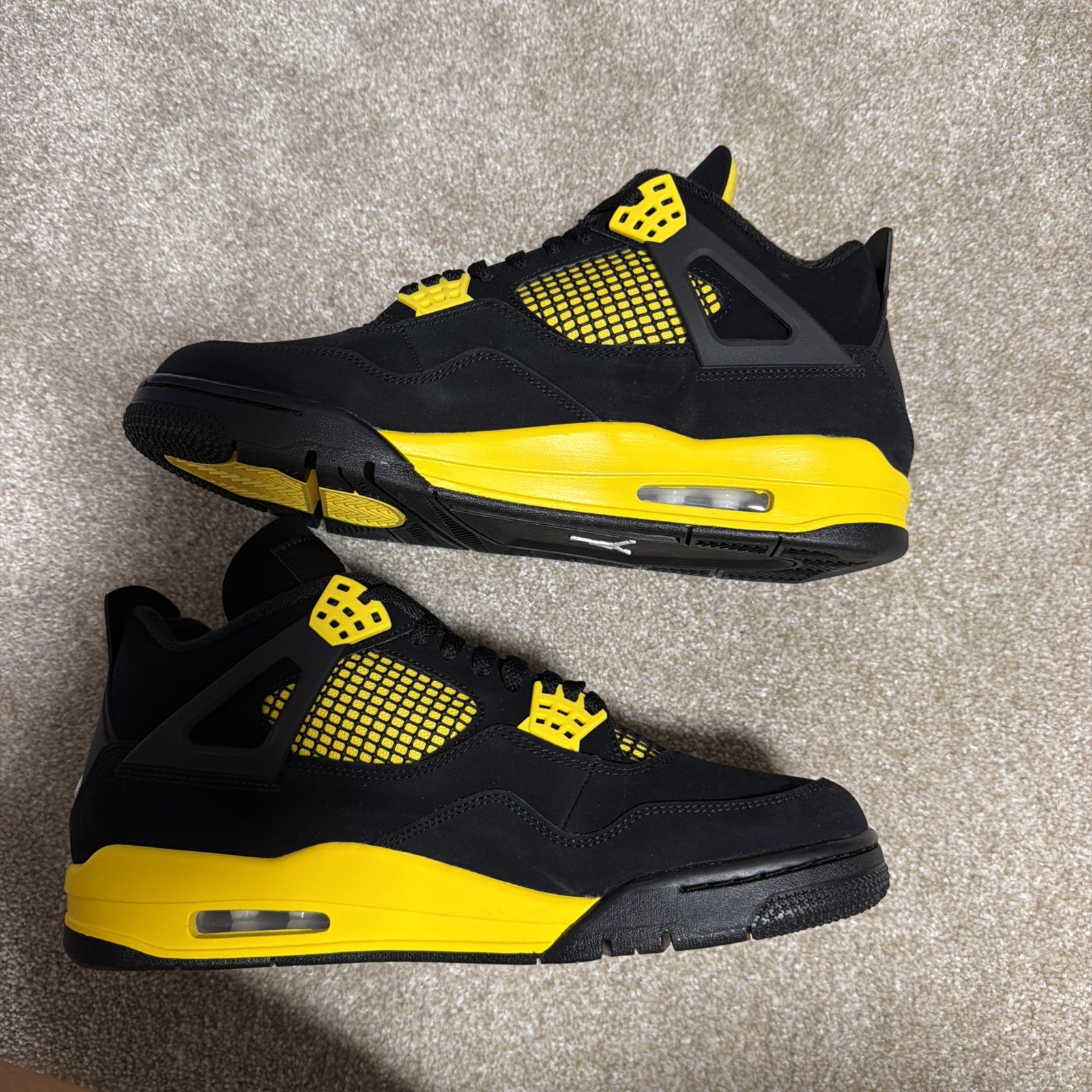 Size 11 – Jordan 4 Retro Mid Thunder