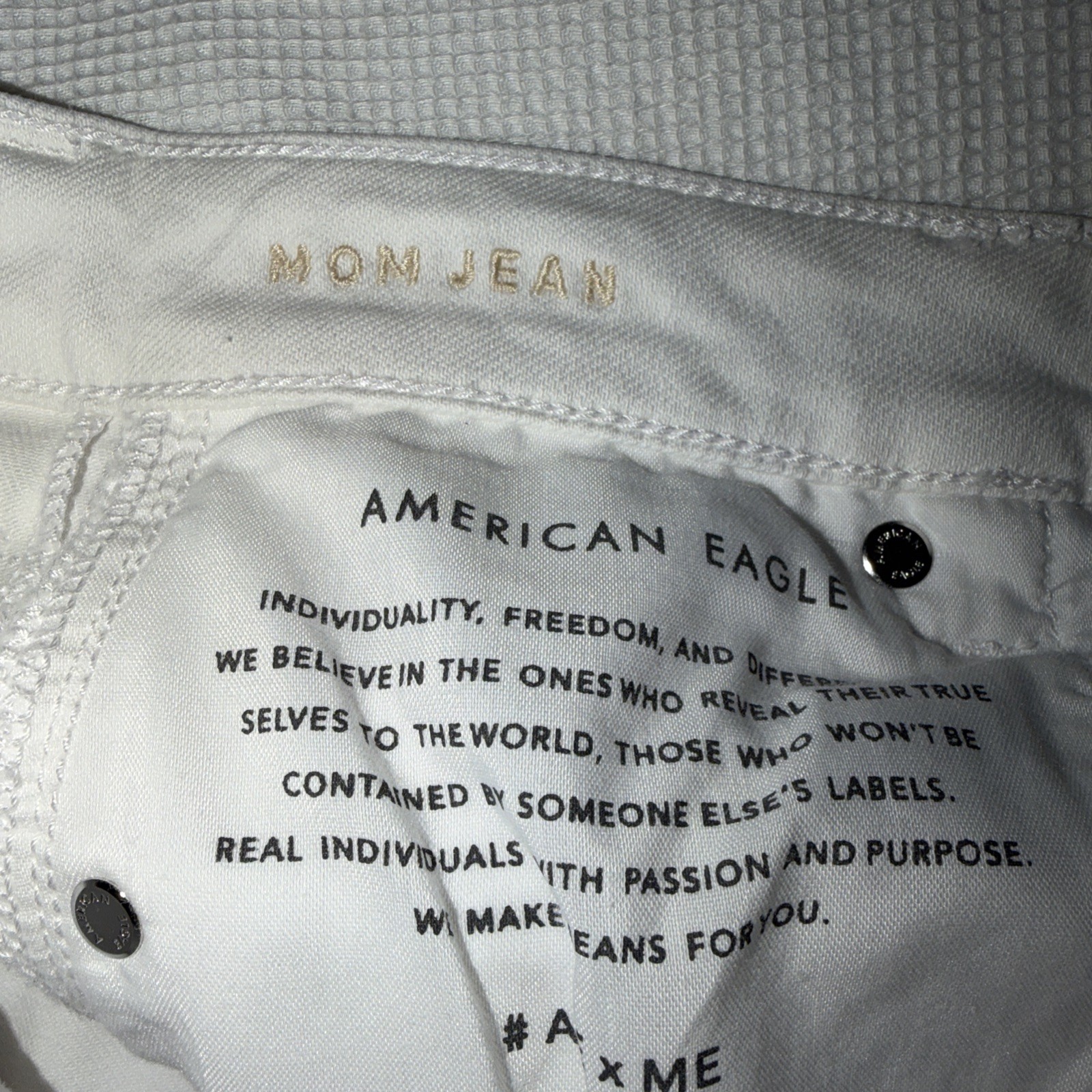 American Eagle Stretch Women’s Mom Jean Size 00R White Denim