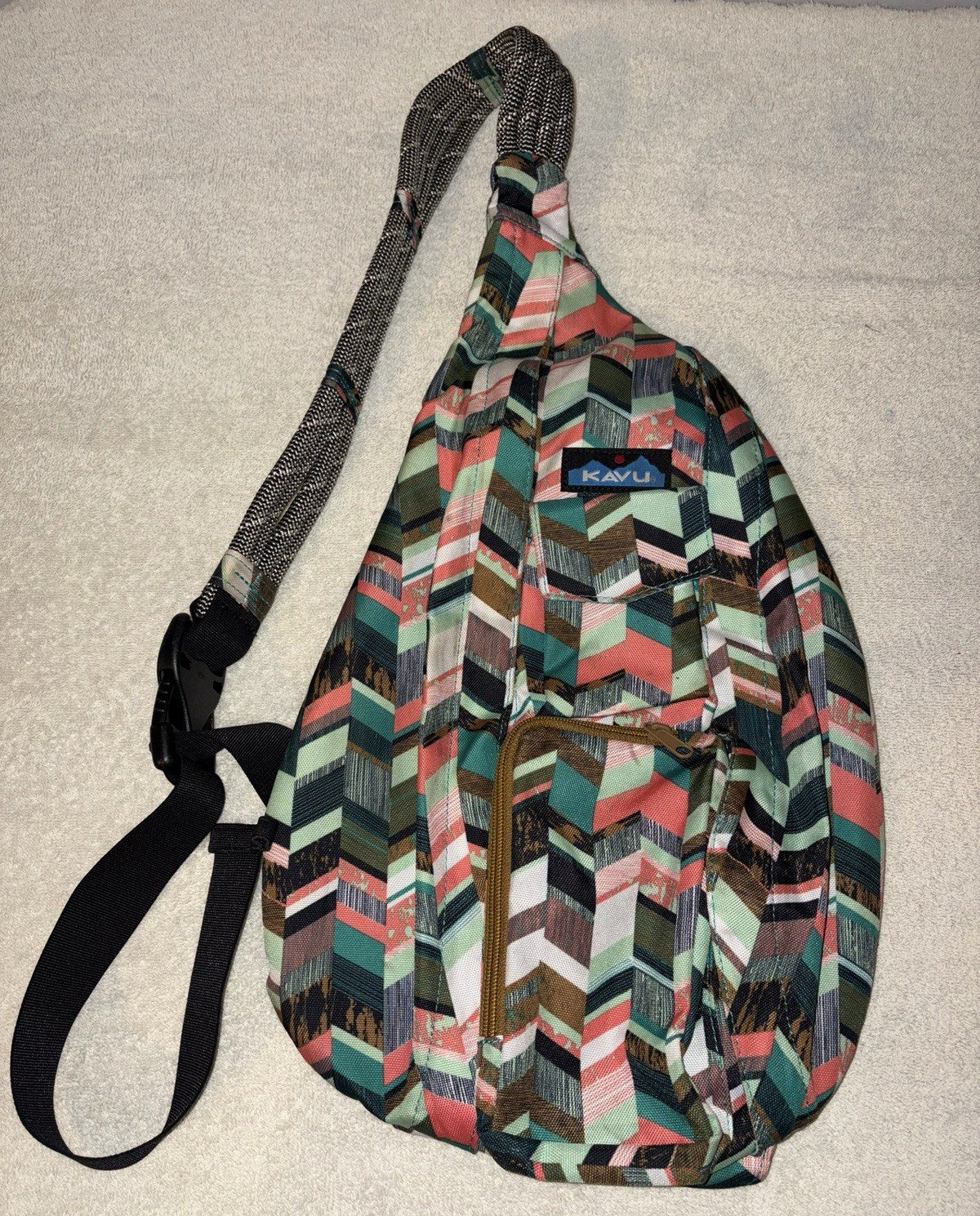 KAVU Multicolor Geometric Sling Bag Adjustable Crossbody Rope Strap Zip Closure