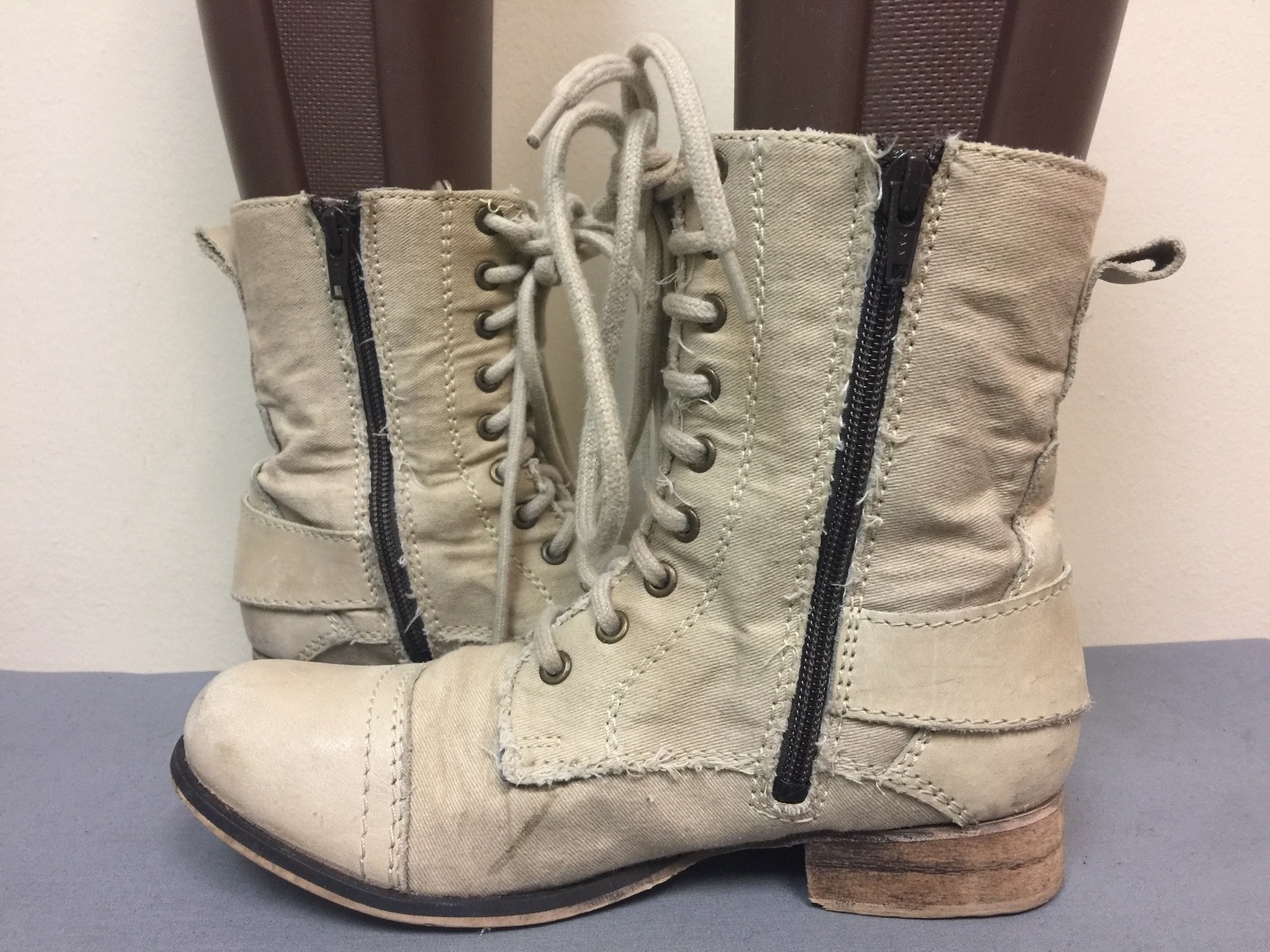 Women textile/man made material ankle combat beige zipper/lace boots size US 6
