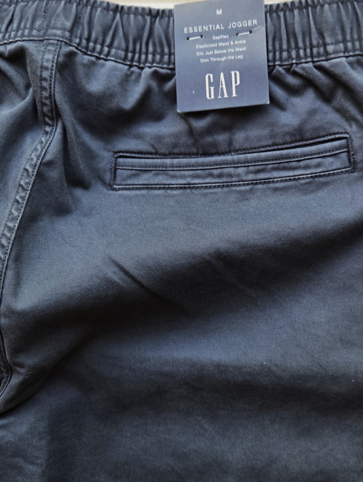 Brand New GAP Men’s Size M (W32 to W34) Chino Jogger Pants in Dark Charcoal Gray