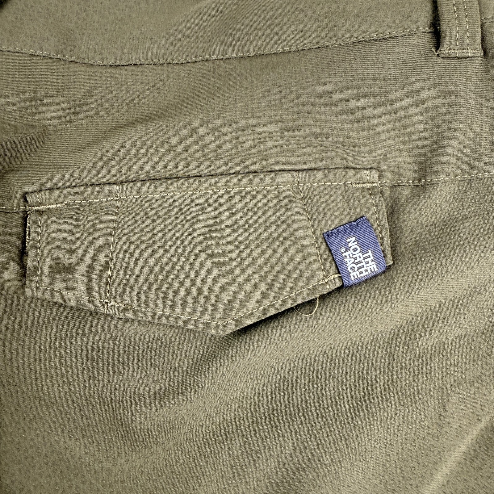 North Face Green Hybrid 10 in Inseam Casual Shorts Flat Front Men’s Size 32