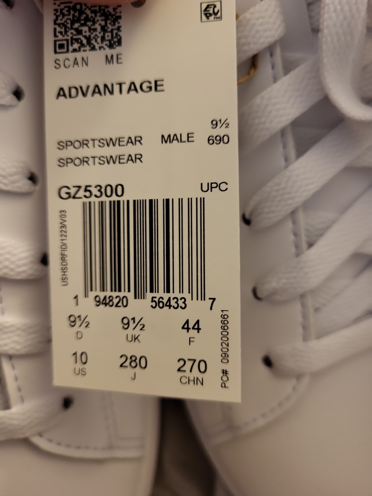 Adidas men Advantage Shoes White / GREEN size 10. Brand New