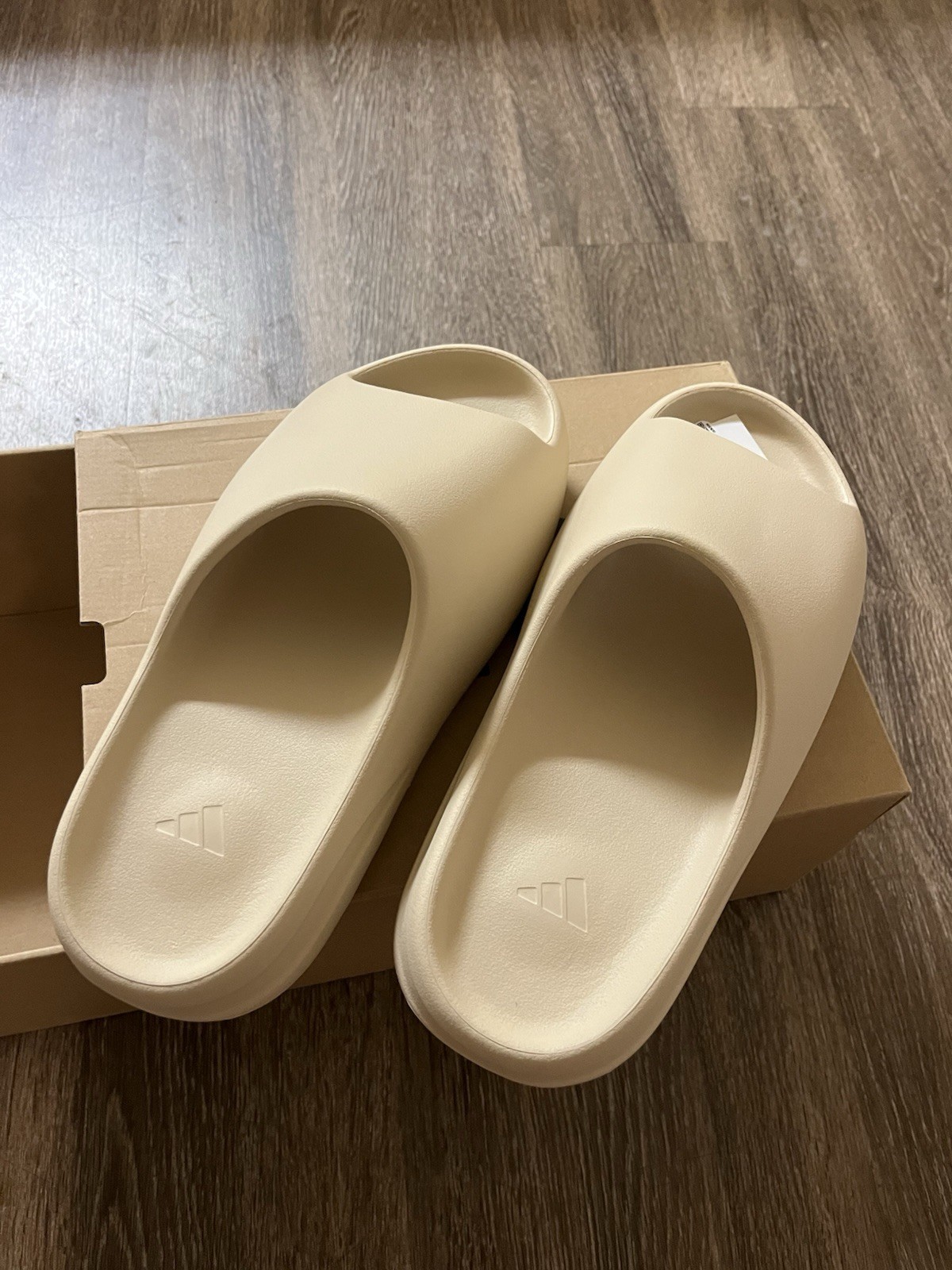 adidas Yeezy Slide Bone Beige Men’s Slip-On Slides US 12 (FZ5897)