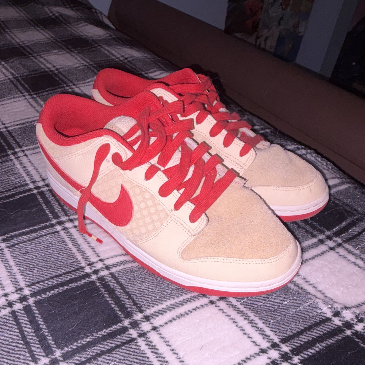 Nike Dunk Low Strawberry Waffle Pale Vanilla/Univ Red Suede HJ9100-294