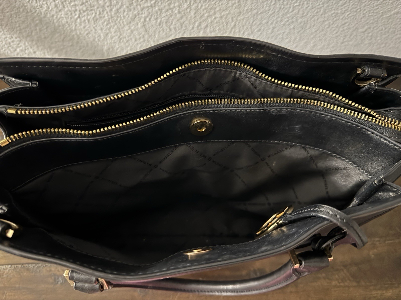 Michael Kors purse and wallet set