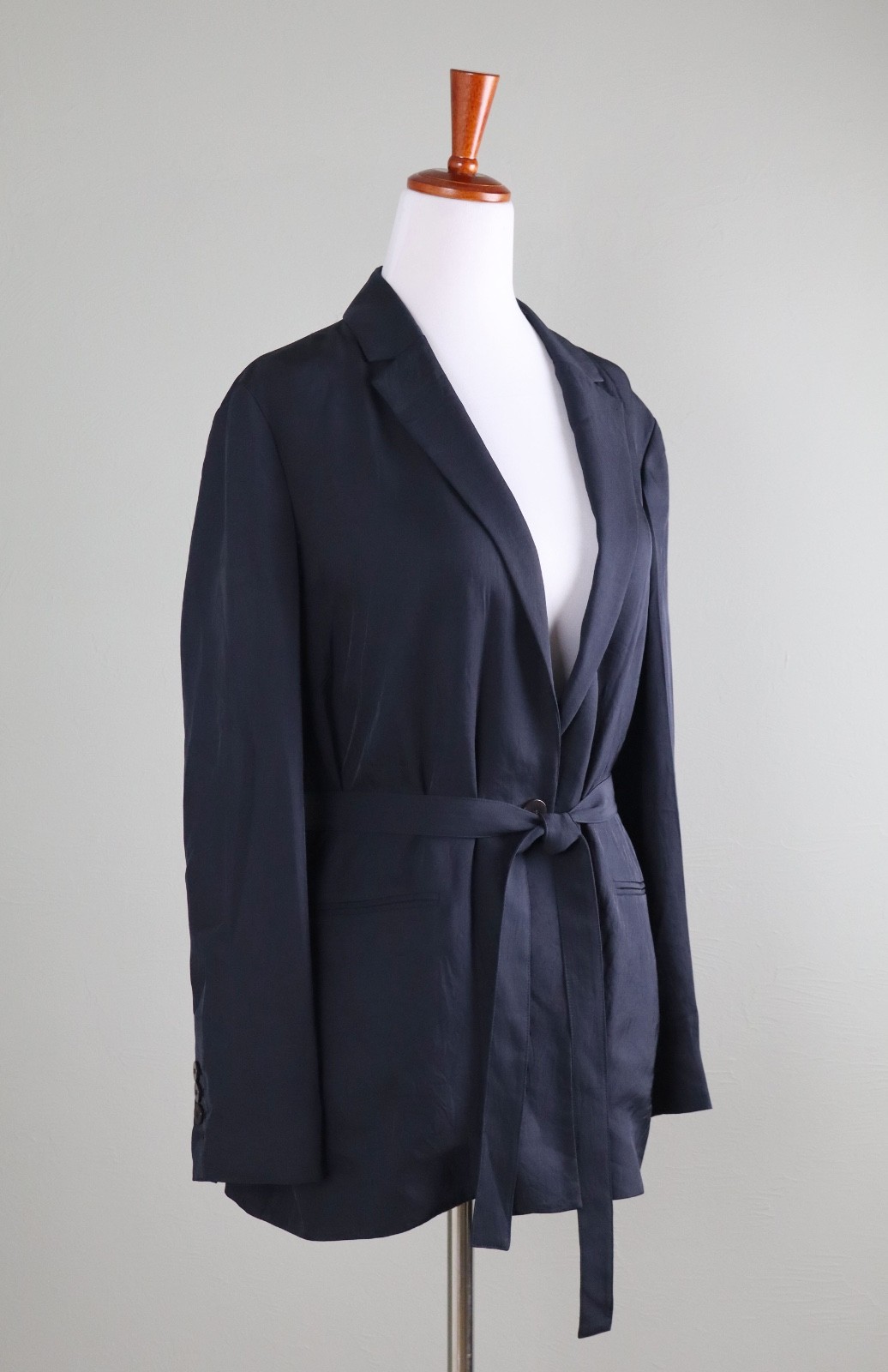 THEORY NWT $425 Elastic Back Belted Navy Jacket Top in Washed Twill Size 6