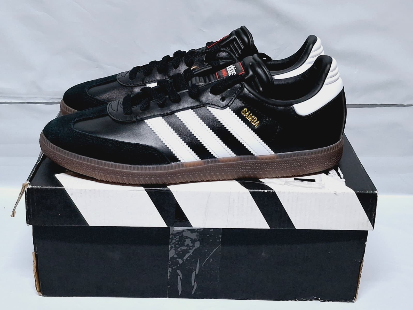 ADS-16 /Adidas Samba shoes, BLACK, size (8.5 US men-9.5US women) NEW/DAMAGED BOX