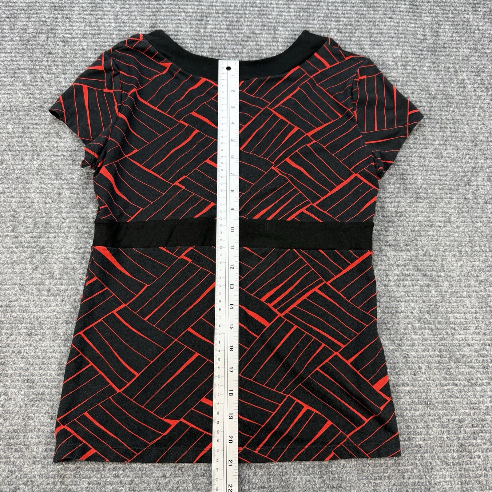 Ann Taylor Petite Medium V Neck Top Black Red Print Short Sleeve Stretch