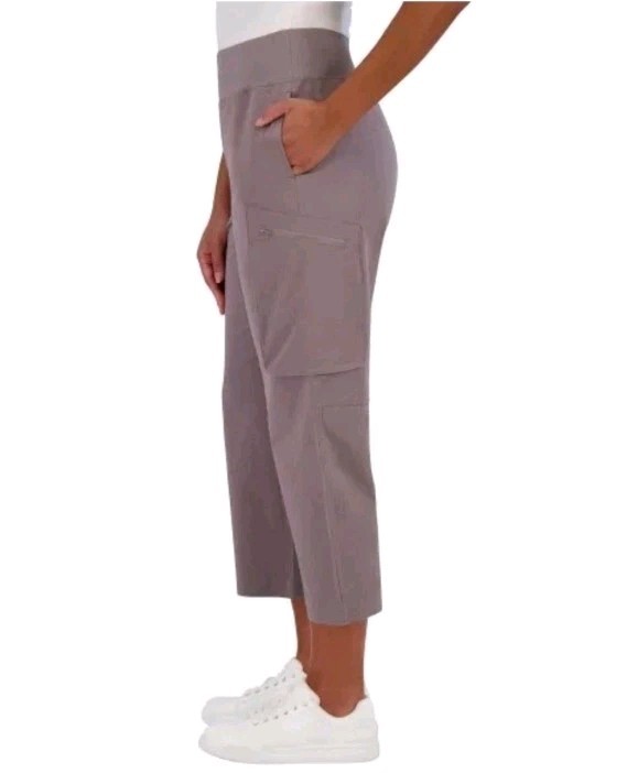SAGE COLLECTIVE WOMENS CAPRI ZIP CARGO POCKETS PANT. INSEAM 25 1/2 “