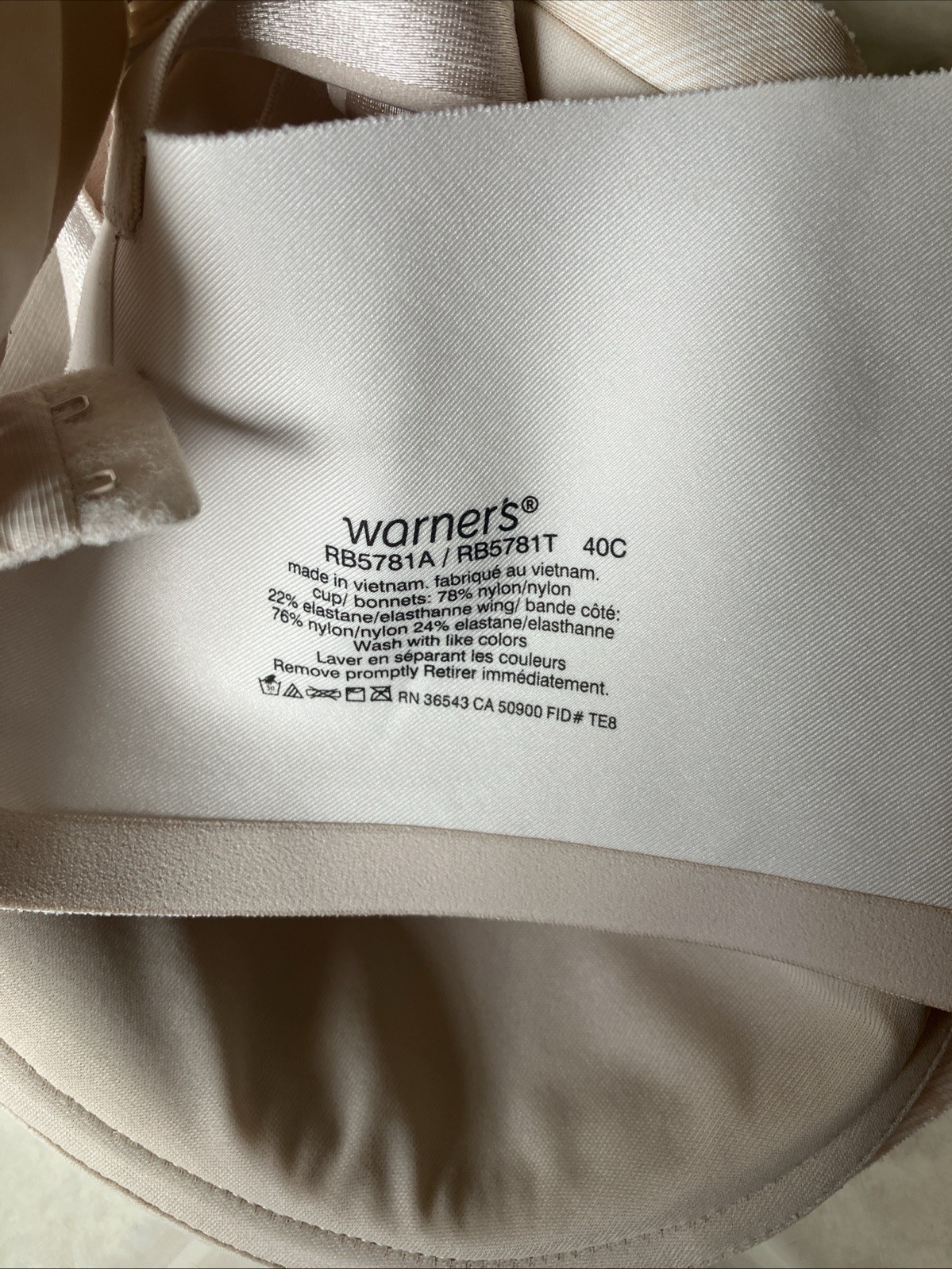 Warner’s RB5781A No Side Effects Convertible Underwire Contour Bra 40C Ivory
