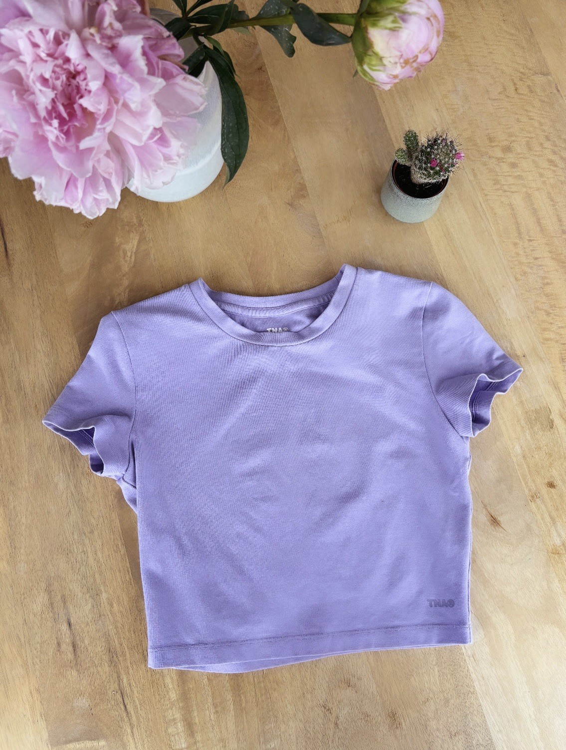 Aritzia TNA Hold-It Cropped T-Shirt – Pastel Lilac Purple Baby Tee XS (UK 6-8)