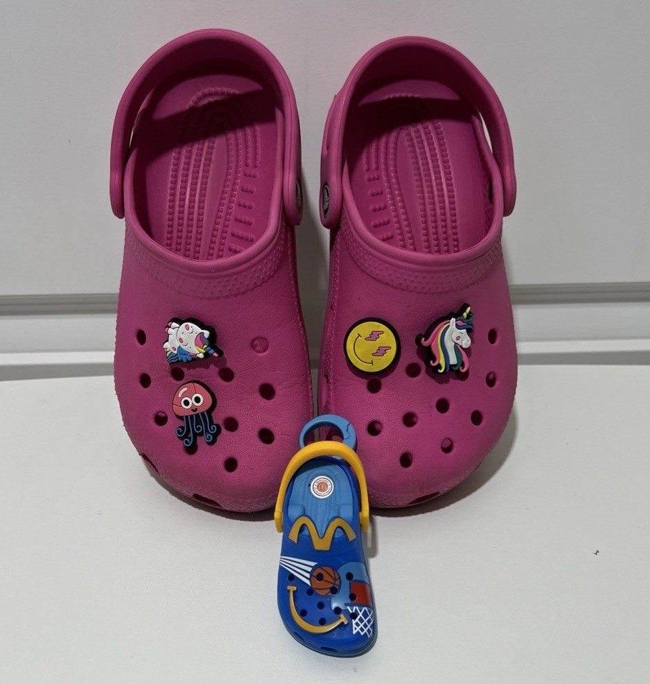 Crocs Hot Pink Baya Clogs Kids Unisex W- Sz4 M- Sz2 Perforated Jibbitz Included
