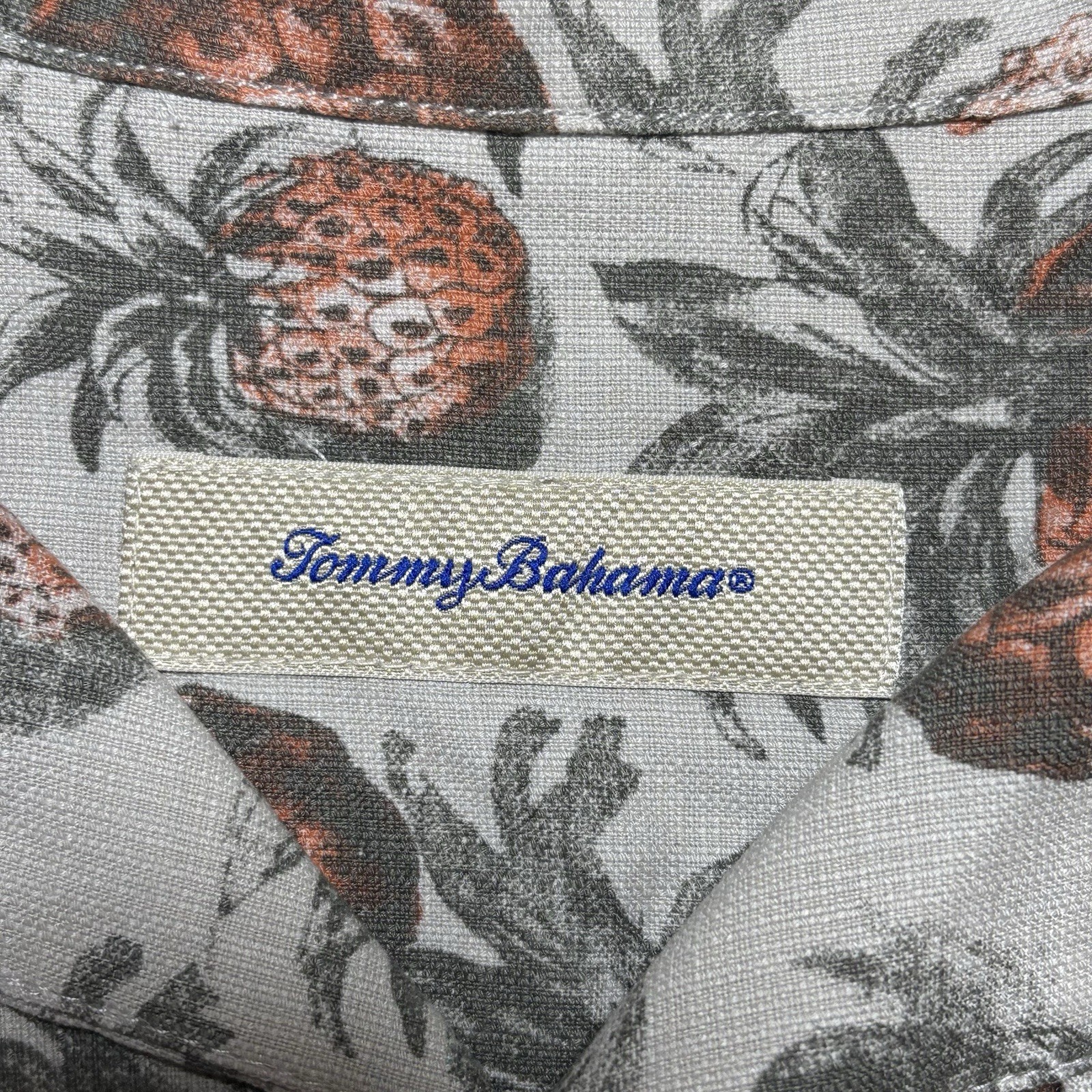 Tommy Bahama Shirt Mens Medium Pineapple Silk Hawaiian Aloha Camp Short Sleeve