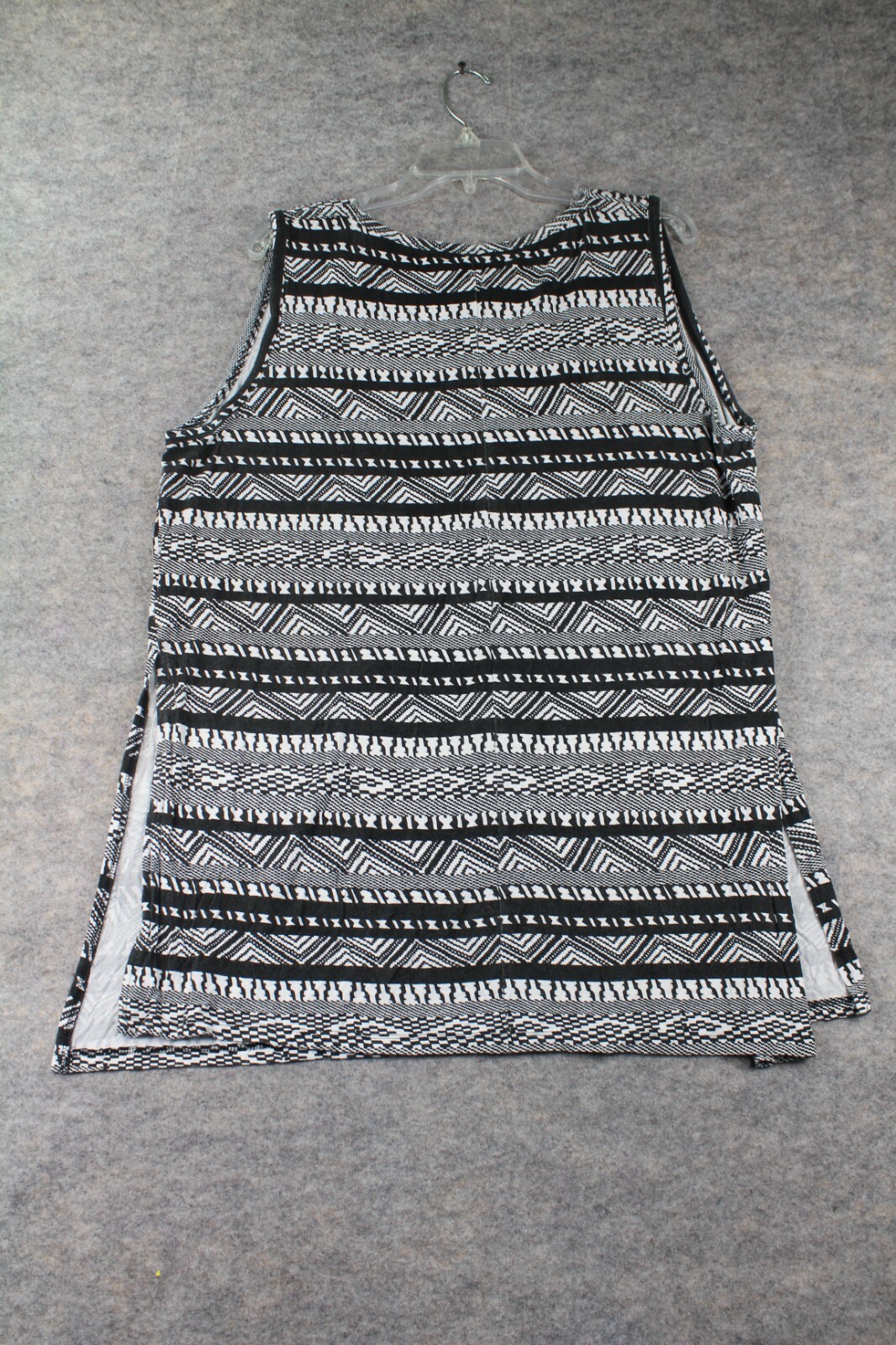 LabelBe Tank Top Sz 16 Black White Long Side Slit Aztec Pullover Stretch Comfort