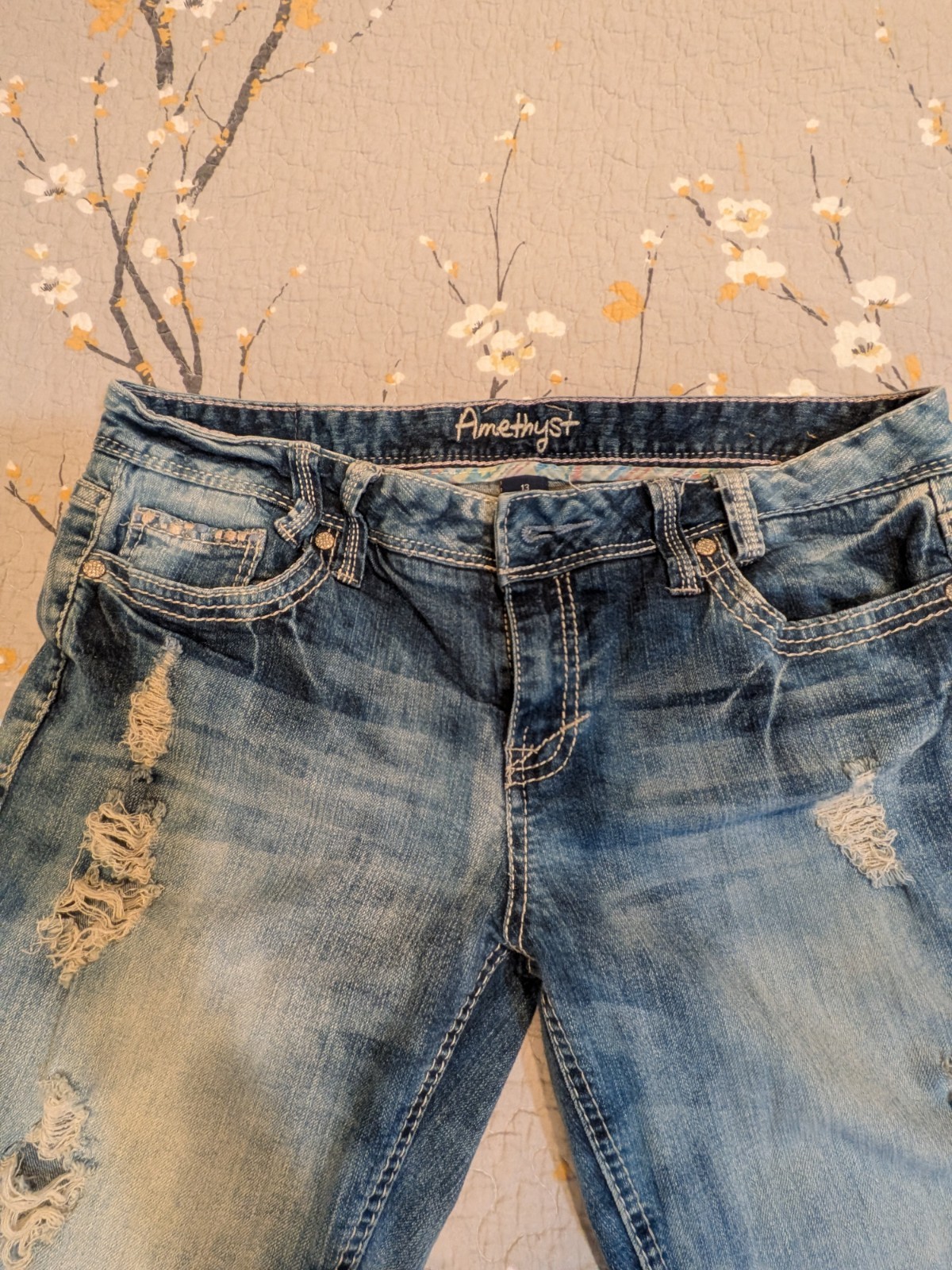 Amethyst Jeans Women Size 13 Blue Denim Embroidered Pockets Comfort