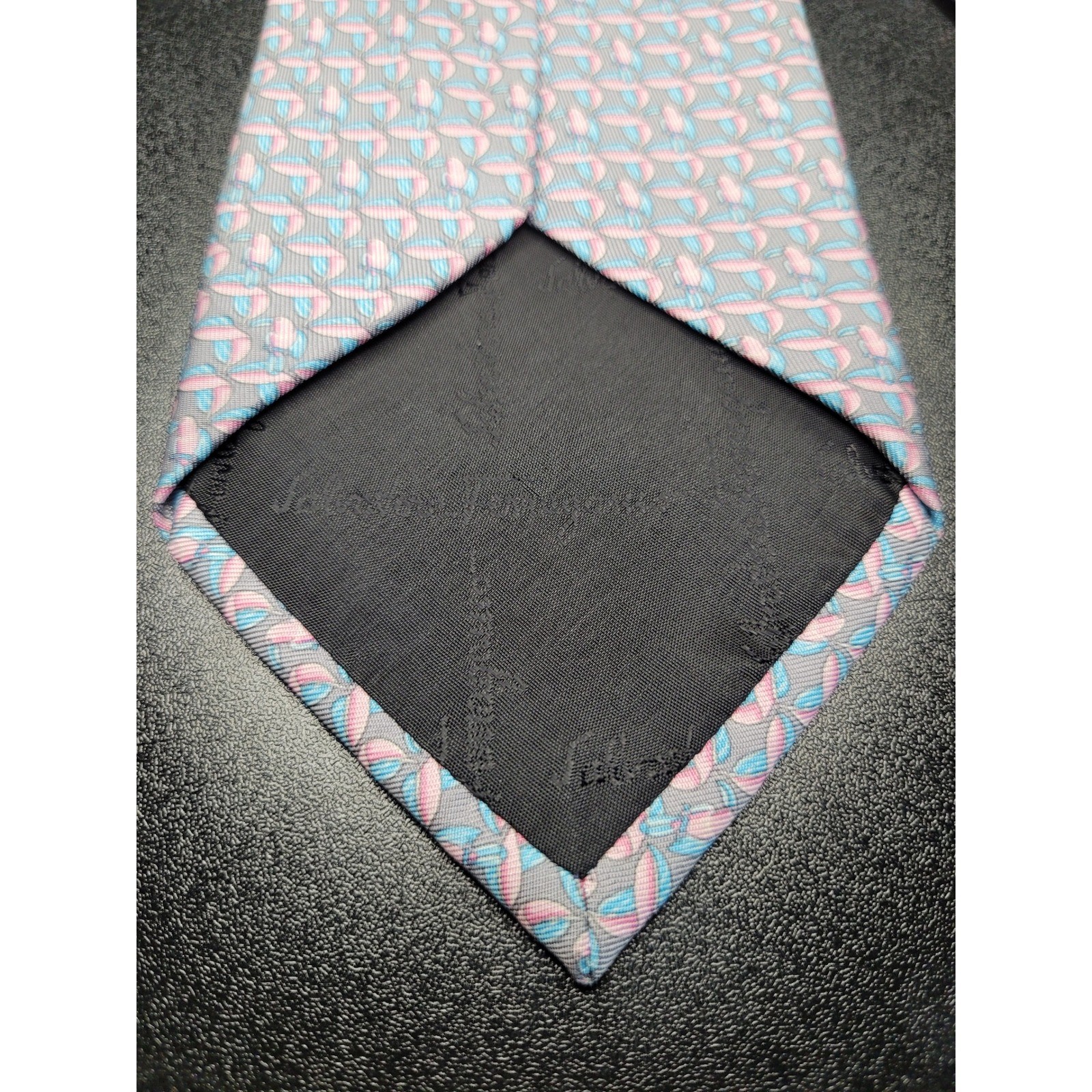 Salvatore Ferragamo Men’s Necktie Grey Blue Pink Silk 3.25″ x 58″ Excellent