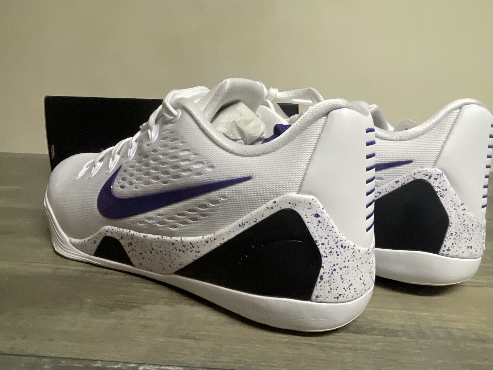 Nike Kobe 9 Elite Low EM Protro White Court Purple IH1401-100 Men’s Size 8 NEW