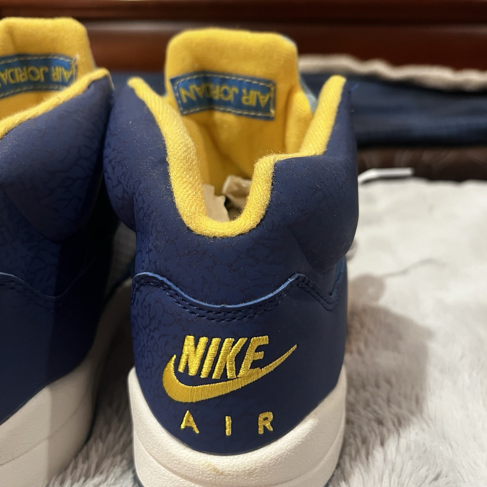 Air Jordan 5 Marquette MU PE Style Navy Yellow Nike Air Sz 7 Custom