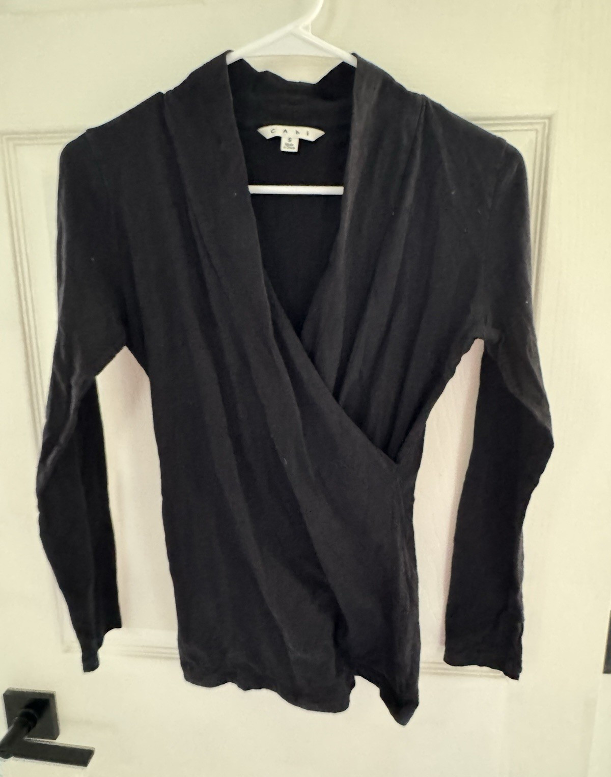 CAbi Women’s Black Solid V-Neck Long Sleeve Pullover Top Size S