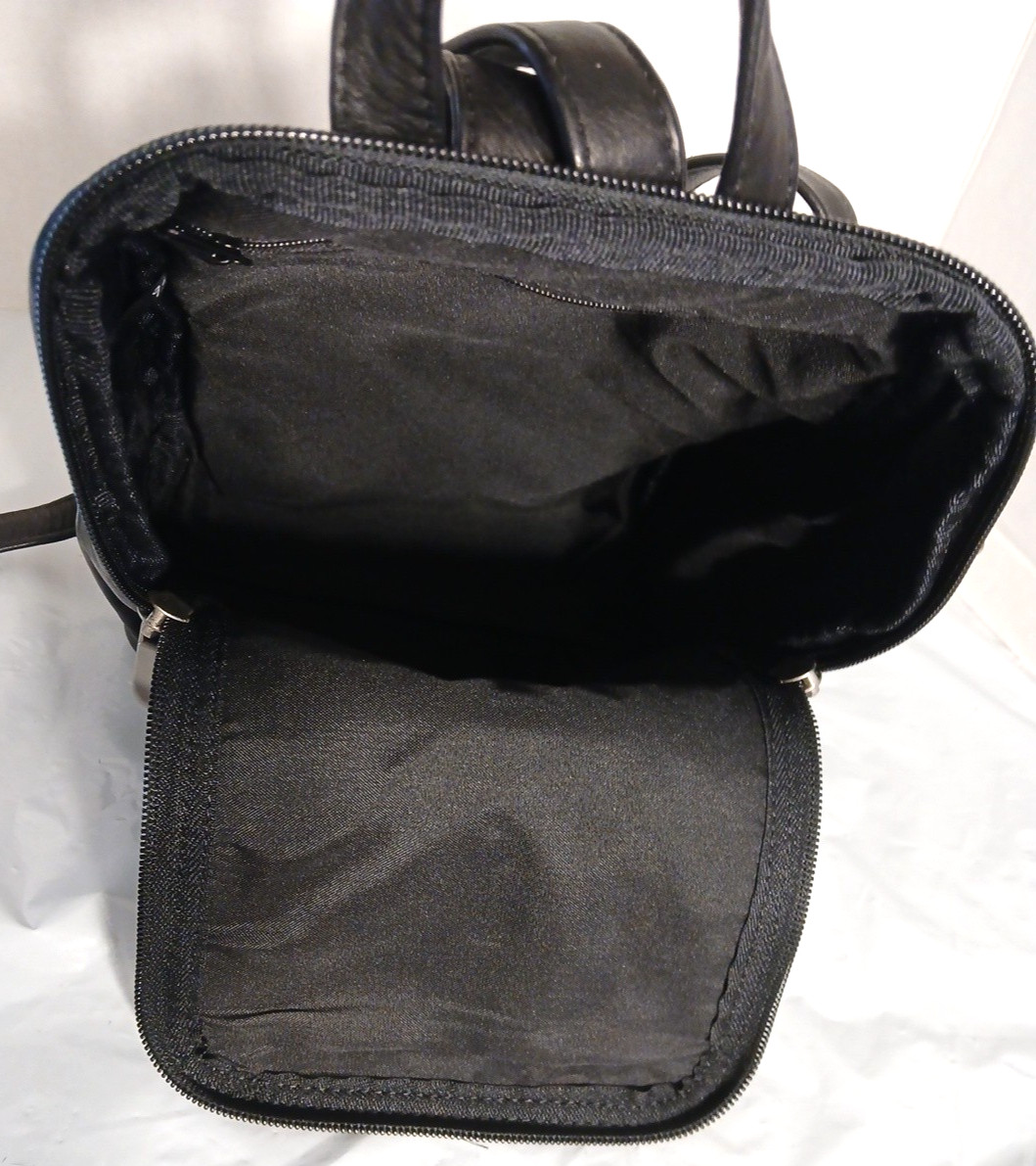 Le Donne Leather Multi-Pocket Backpack Black – Clean, Adjustable Straps, Travel