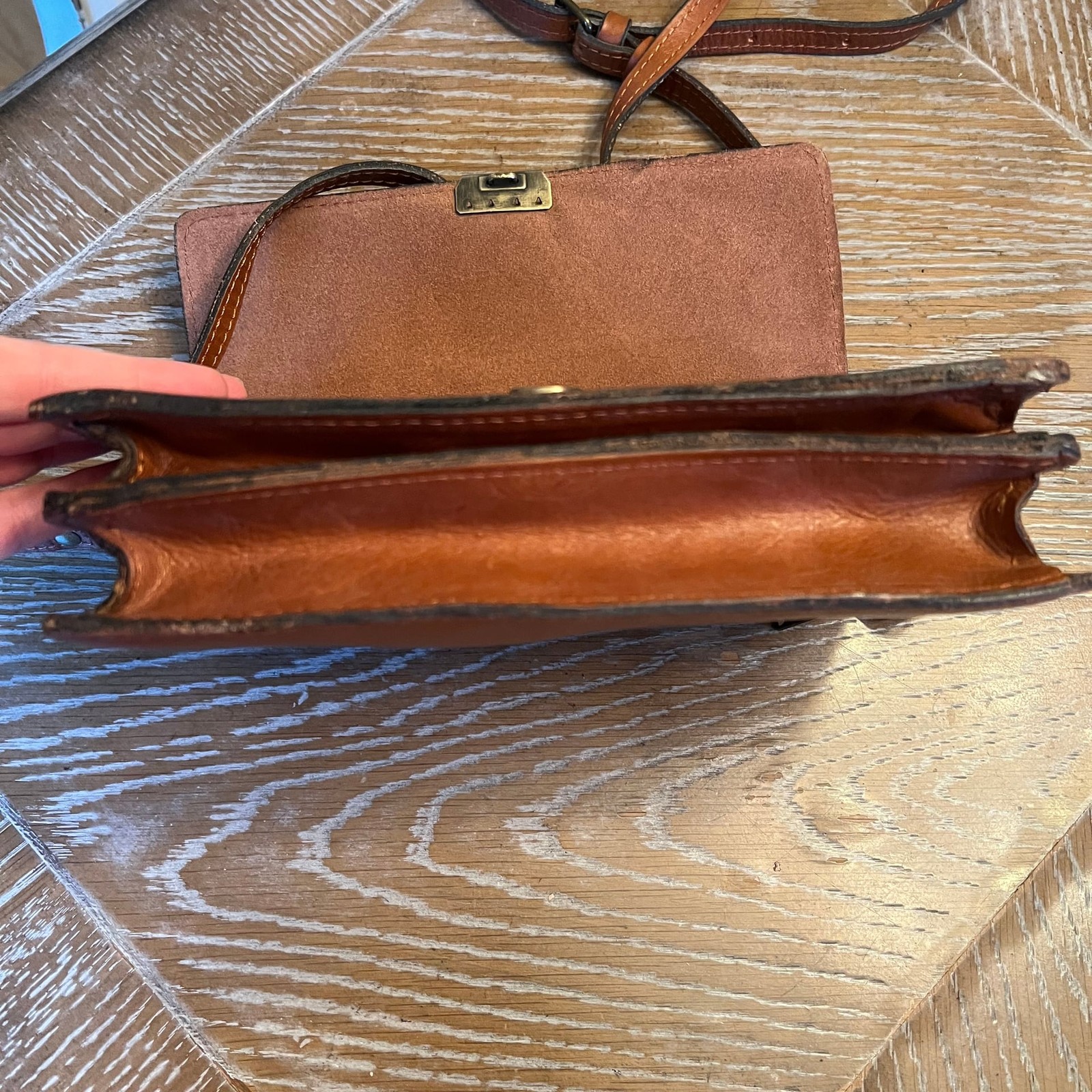 Patricia Nash Lanza Crossbody Organizer In Heritage Tan Leather