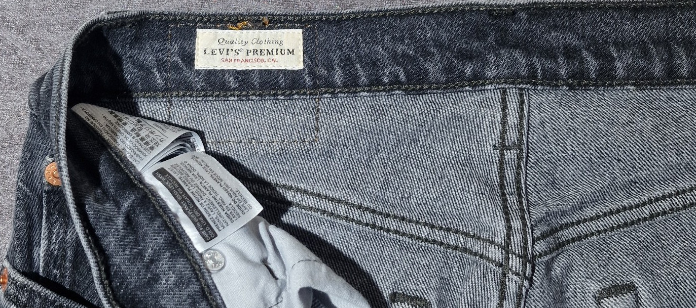 Levi’s 501 Crop Black Jeans Women Size W24 L30 Faded Denim Button Fly 36200
