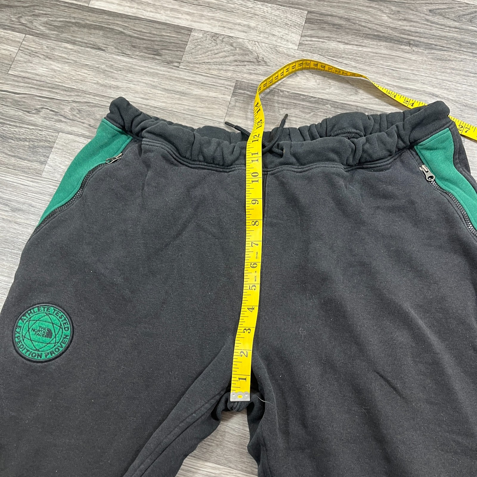 THE NORTH FACE Strecth Waist Drawstring Tie Green Jogger Pants Men’s Size Large