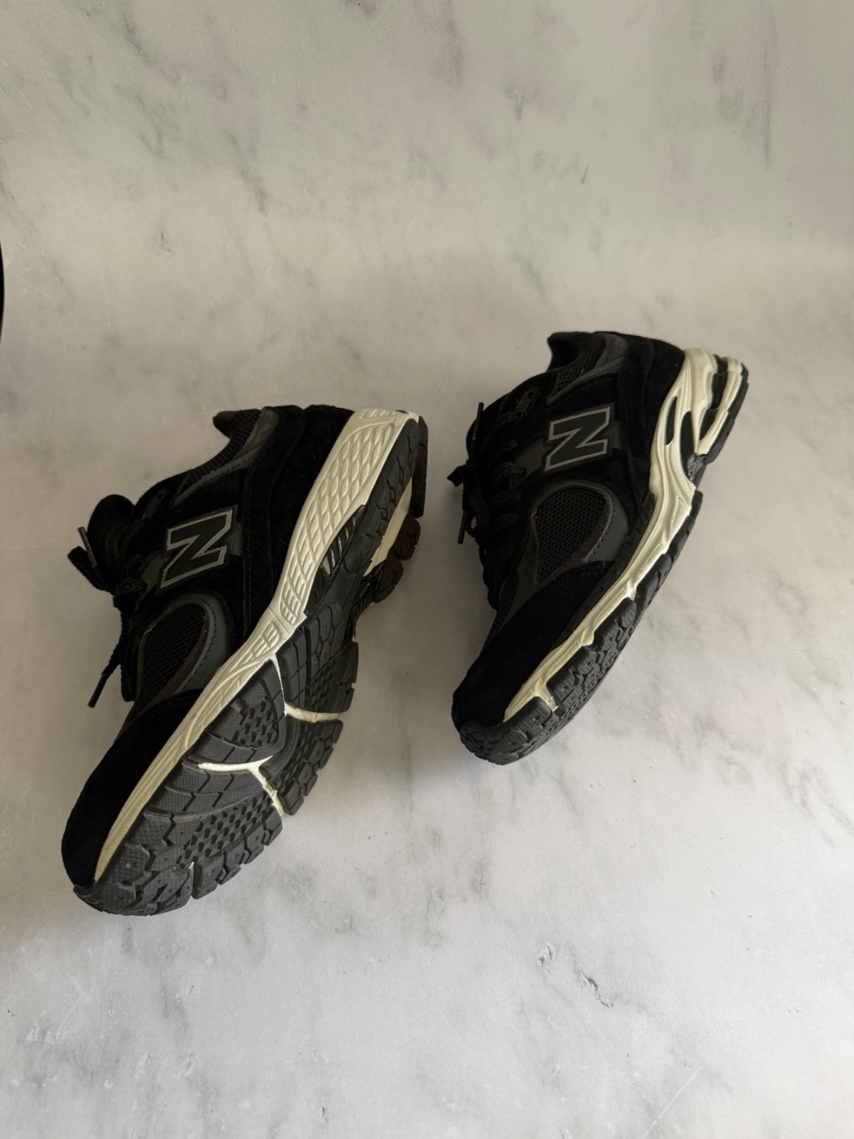 new balance 2002r black