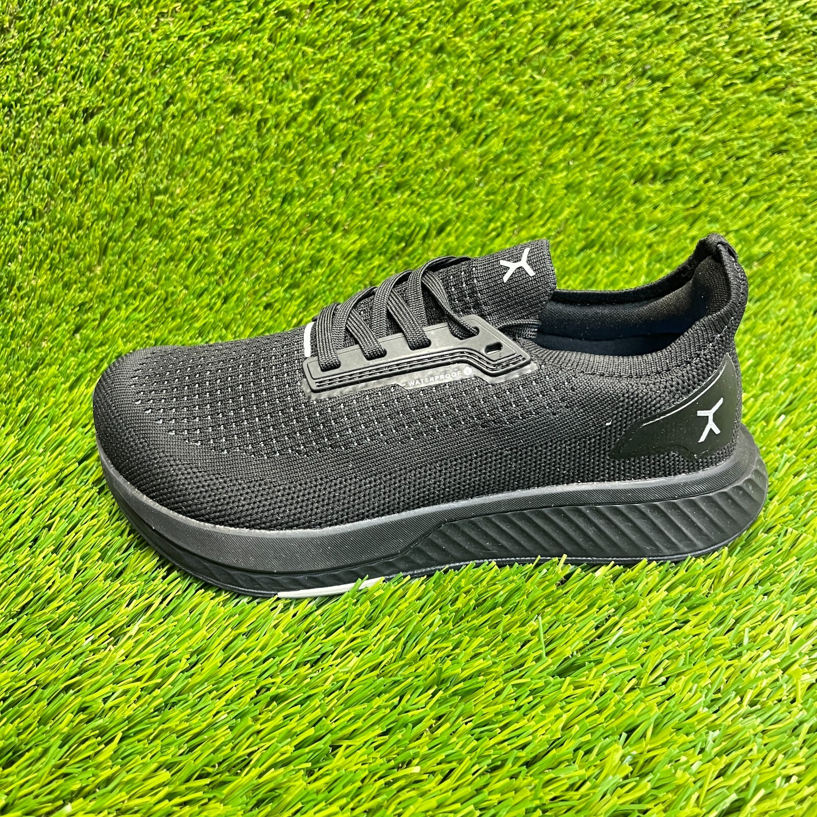 Flux Adapt Waterproof Runner Stealth Black Womens Size 7 Barefoot Running Shoes