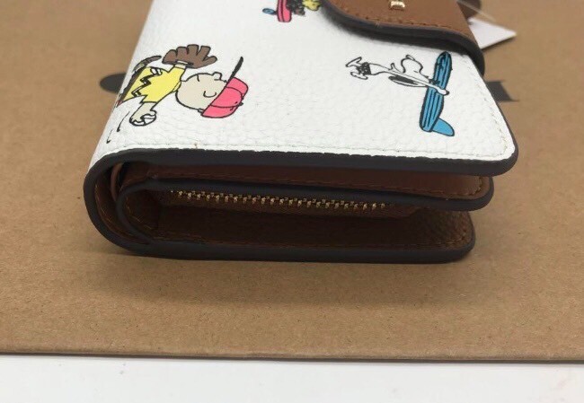 Coach Peanuts Snoopy Charlie Brown Bi-fold Wallet White Outlet C4899 Japan New