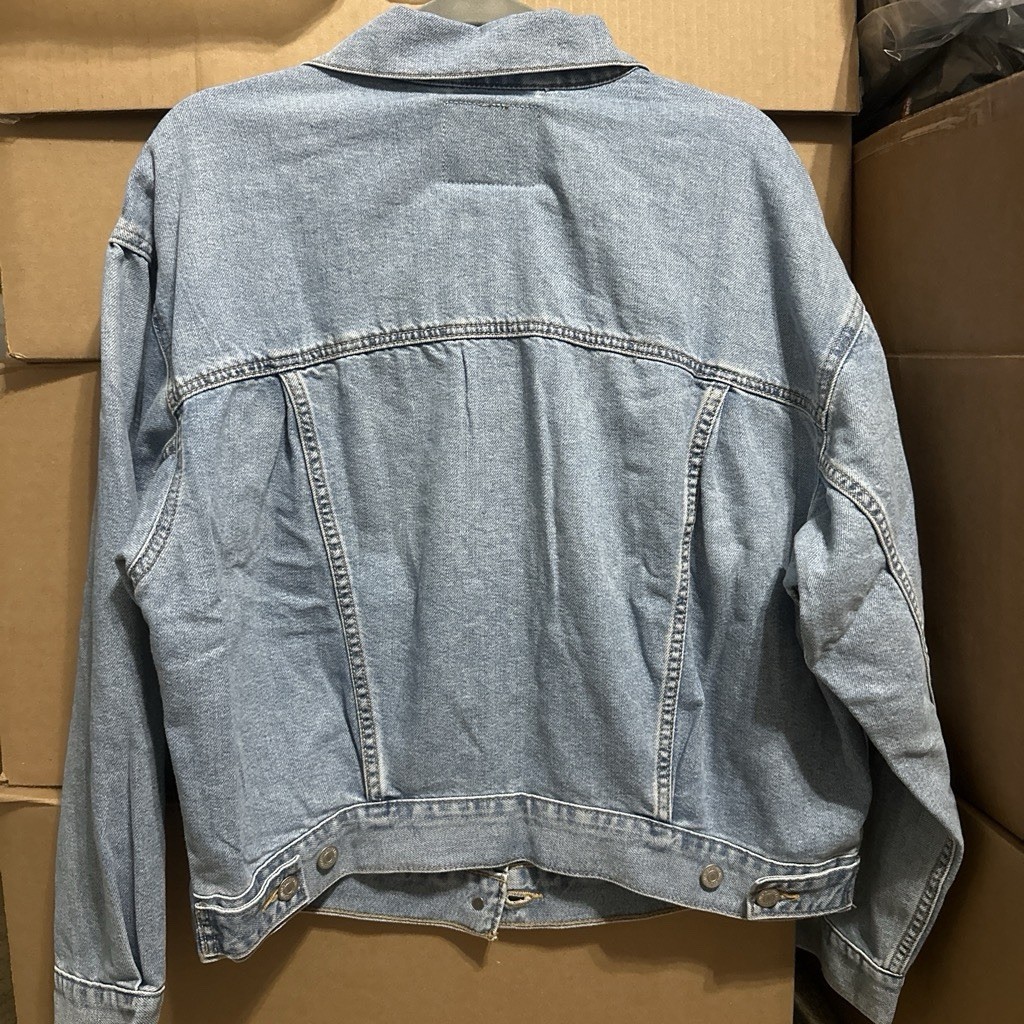 Levi’s Premium Trucker Jacket Women’s M Blue Relaxed Button Front Pockets
