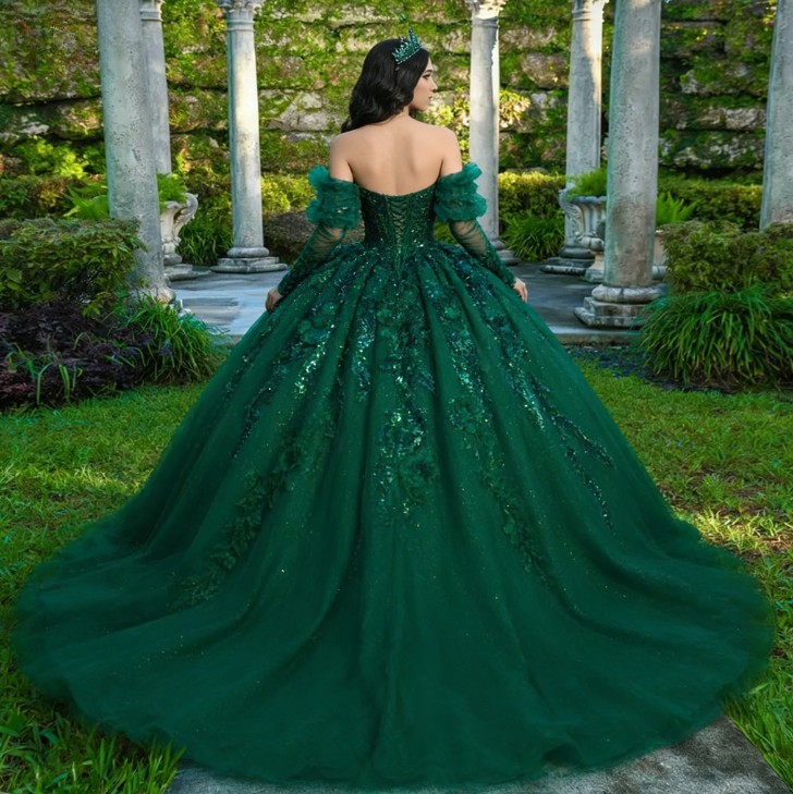 Emerald Green Off-Shoulder Sequin Ball Gown Quinceanera Dresses With Sleeves