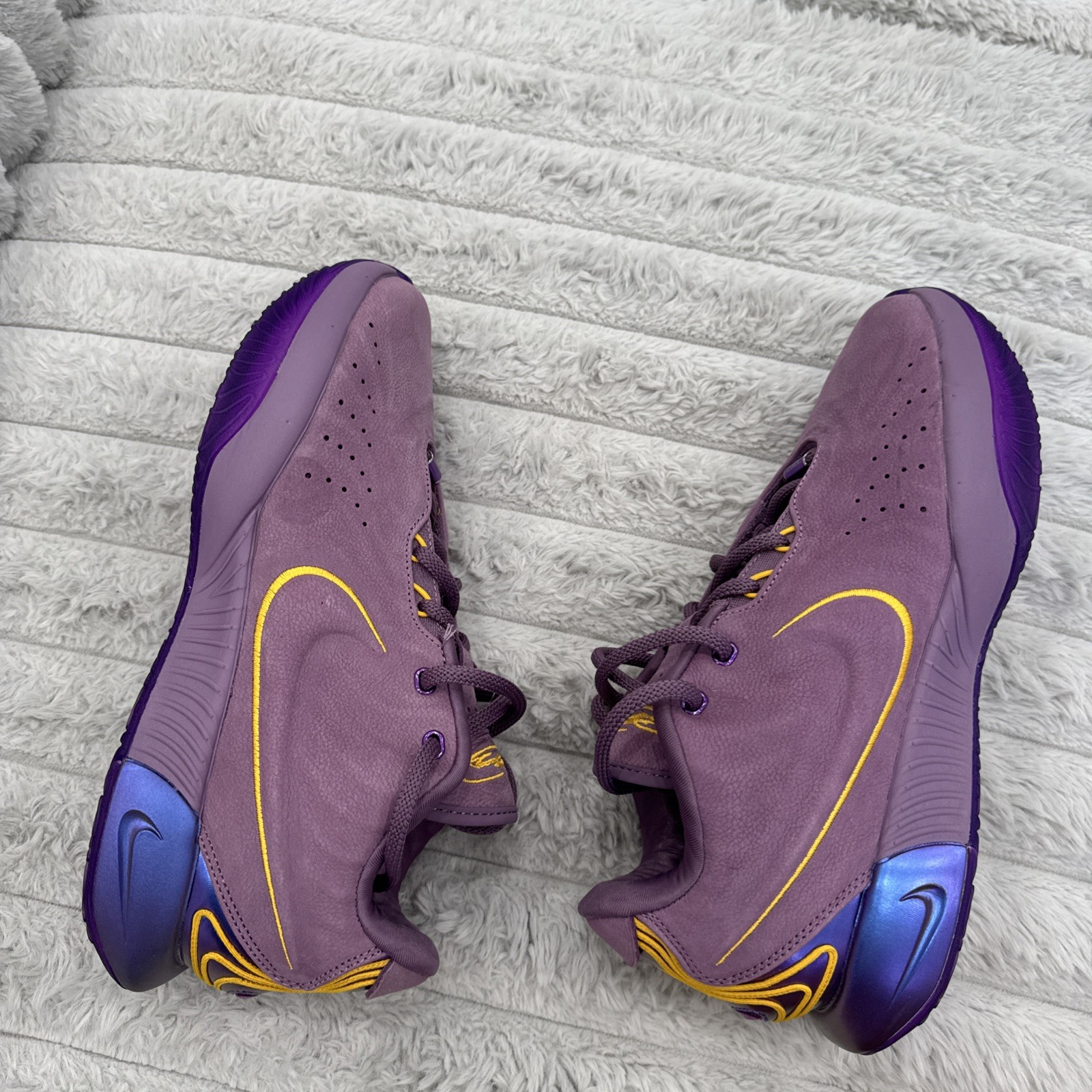 Nike LeBron 21 Mens Size 10 Purple Gold Athletic Basketball Shoes Sneakers