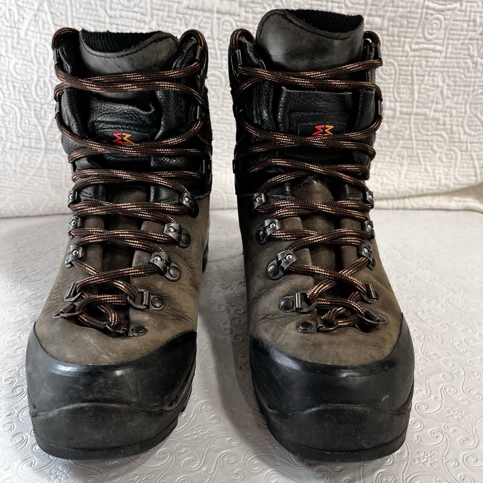 Garmont Dakota Hiking Backpacking Mountaineer Boots Men Size 7 Vintage Y2K Work