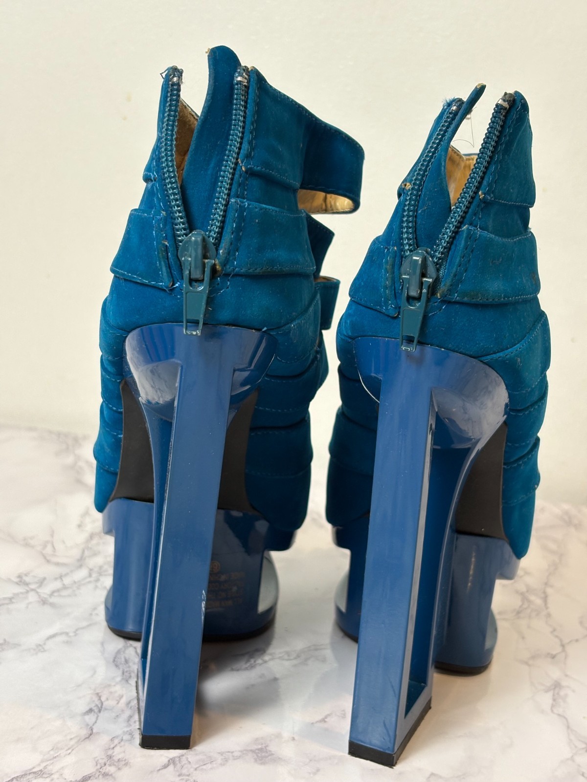 Women’s Bumper Blue Velvet PU Platform Wedged Like Heels Size 6.5