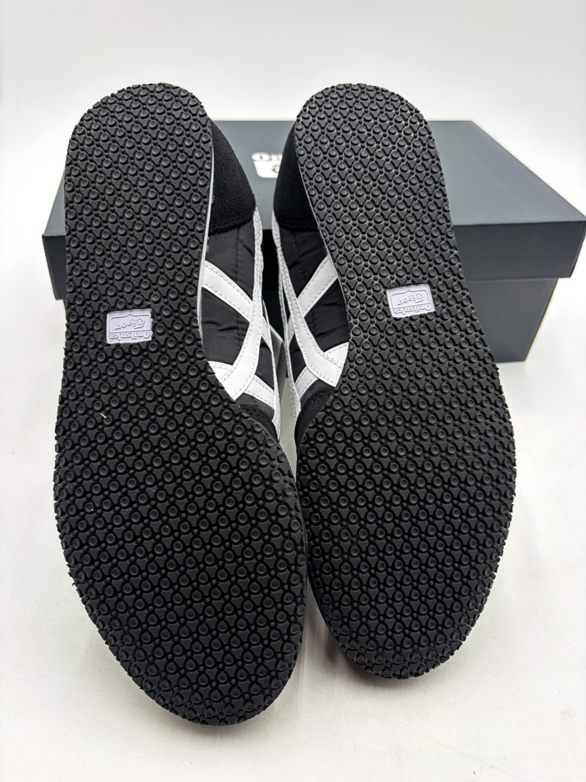 【NEW】Onitsuka Tiger SERRANO Black/White Daily Sneaker (US 10) From US