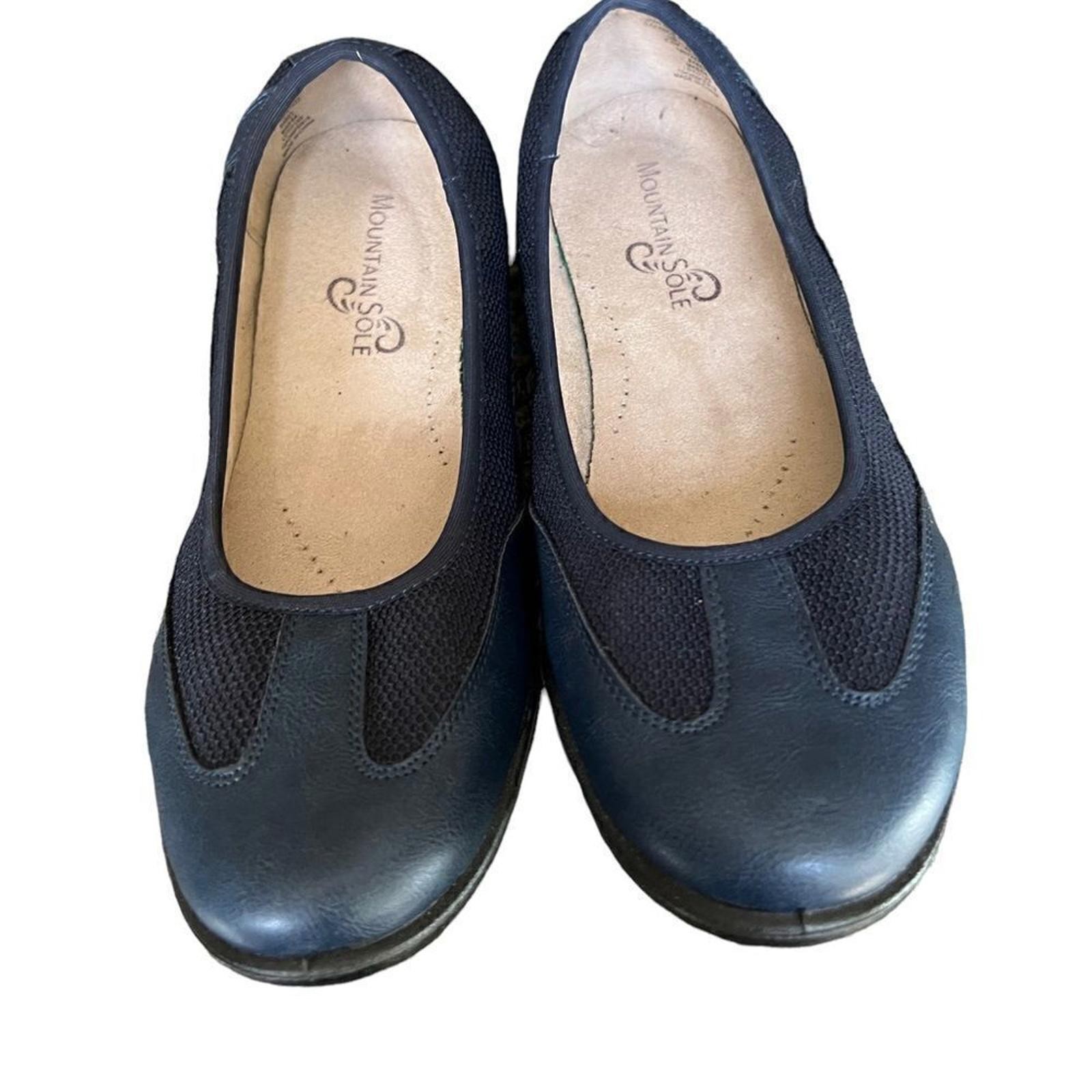 Mountain Sole blue faux leather and fabric comfort flats women’s size 8.5
