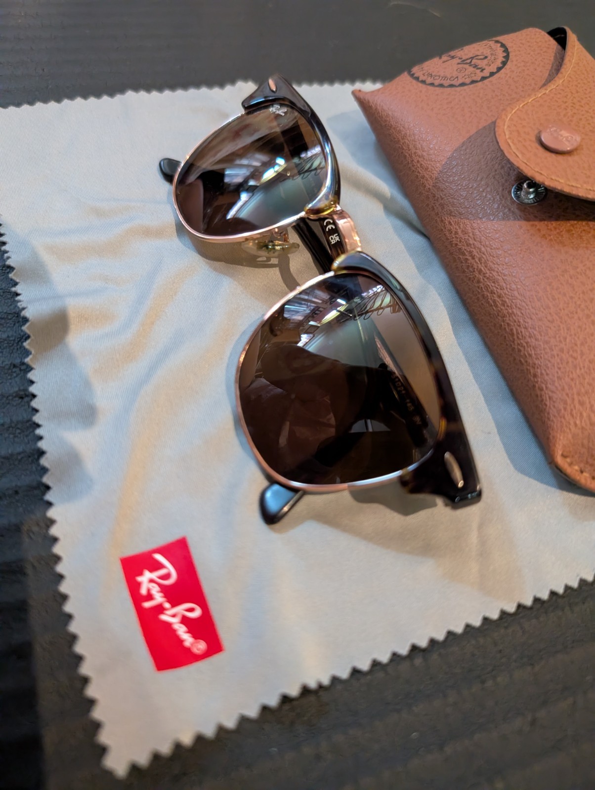 Ray-Ban Bundle SetClubmaster Tortoise Gold & Erika Matte Black Sunglasses Cases