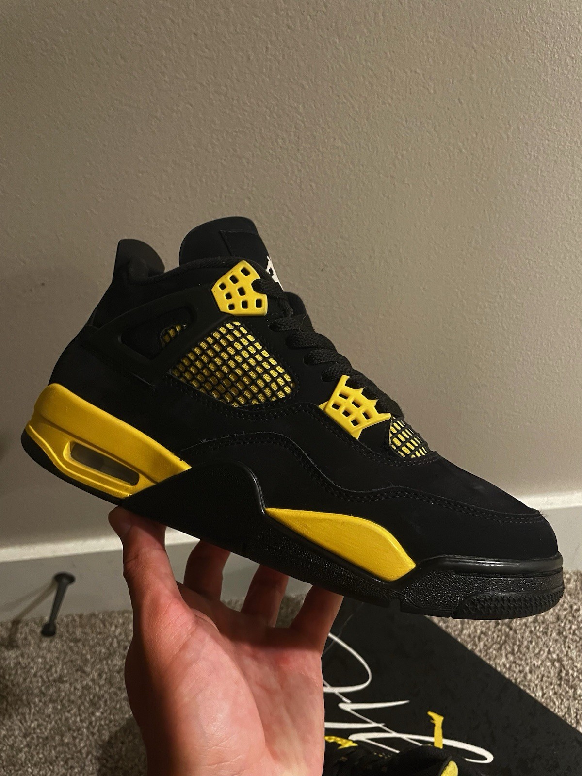 Size 8 – Jordan 4 Retro Mid Thunder
