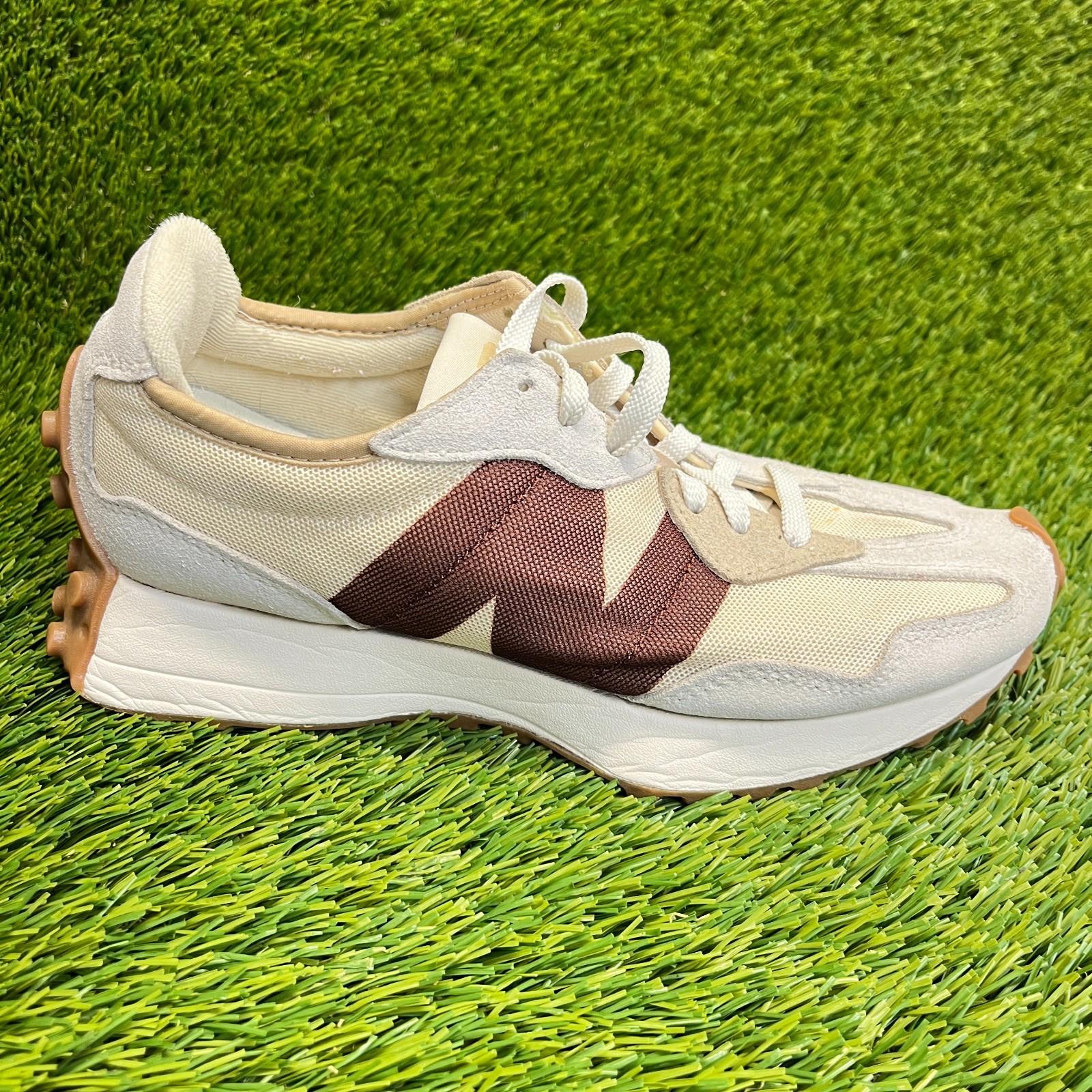 New Balance 327 Mens Size 6.5 Beige Athletic Running Walking Shoes Sneakers