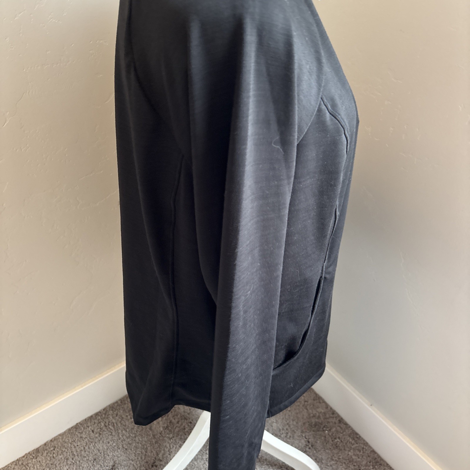 NWT 32 Degree Heat Zip Front Black Activewear Jacket Size Large, layering. NWT.