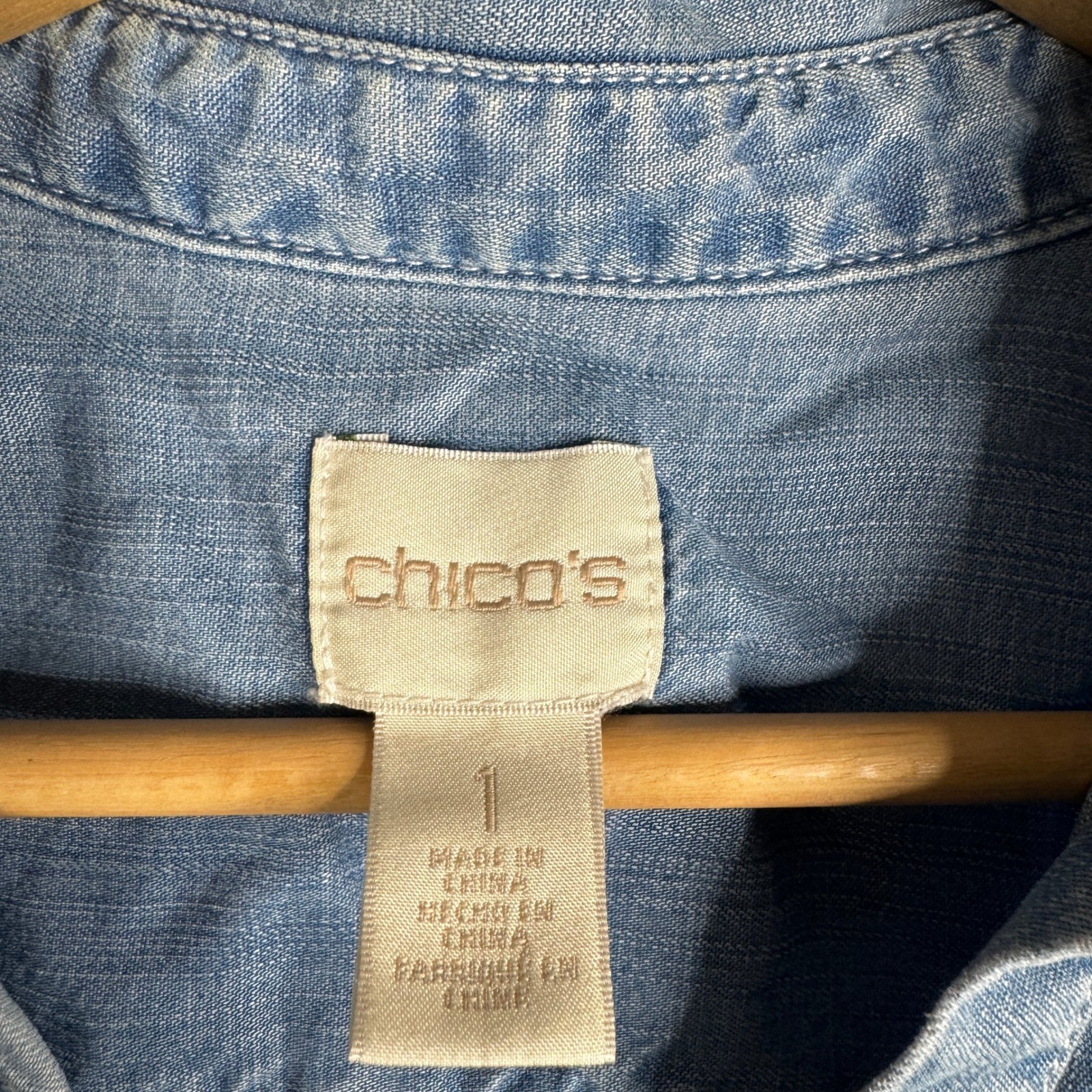 Chicos Women’s Size 1 Blue Button Down Denim Chambray Roll Tab Tunic Shirt
