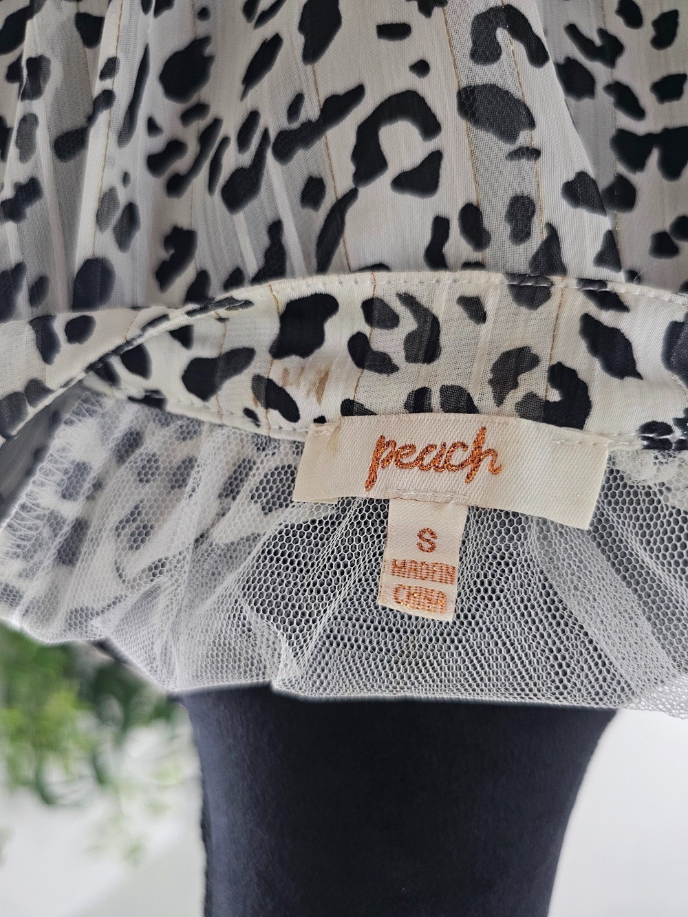 Size S Women’s Black and White Leopard Print Blouse