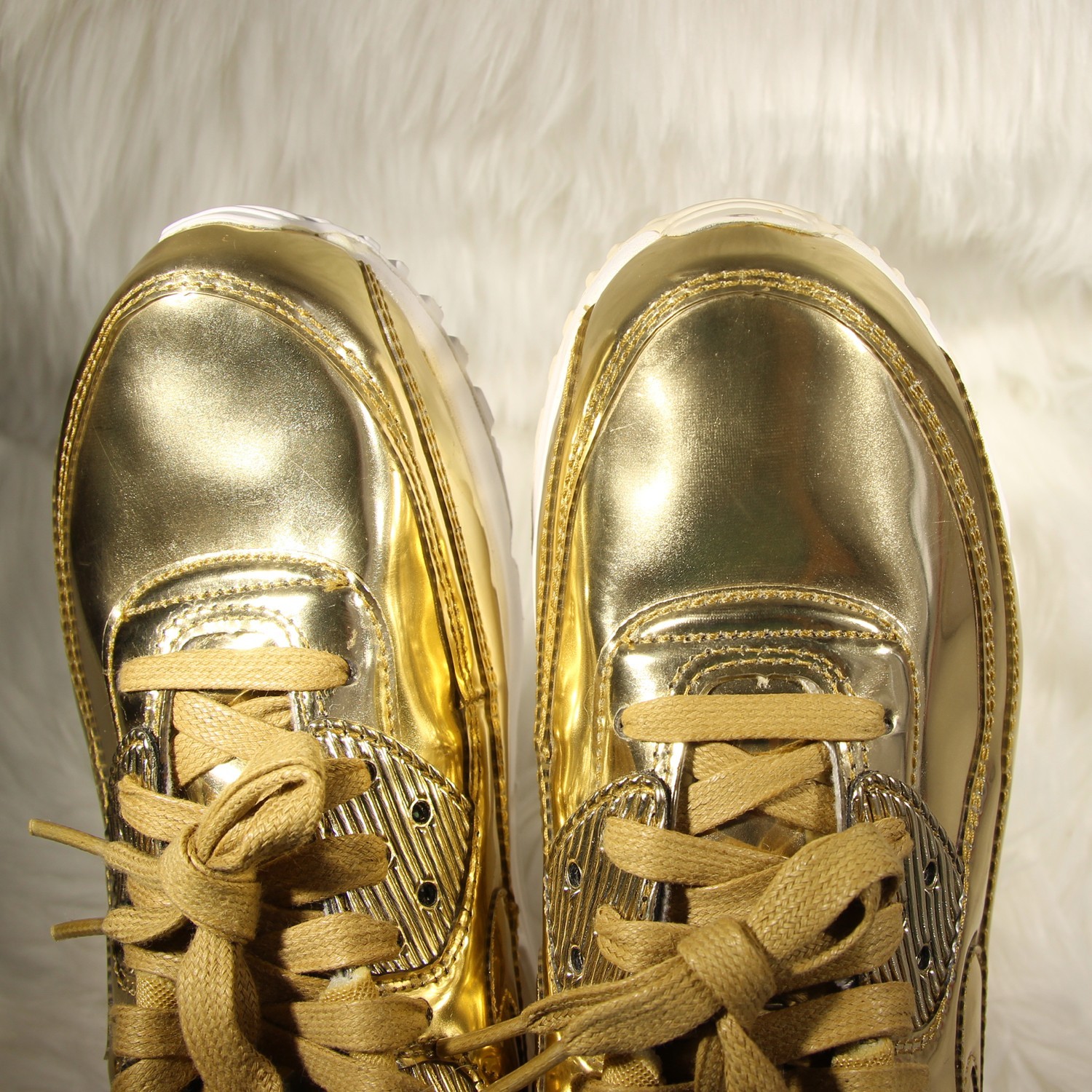 Nike Air Max 90 Metallic Gold Sneakers Shoes Women’s 11 CQ6639-700 Rarely Worn