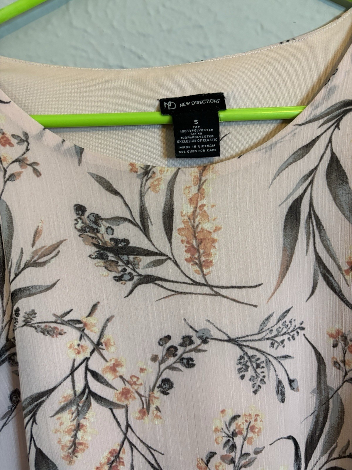 New Directions Floral Peasant Blouse Size S Pink Long Flutter Sleeve Smocked