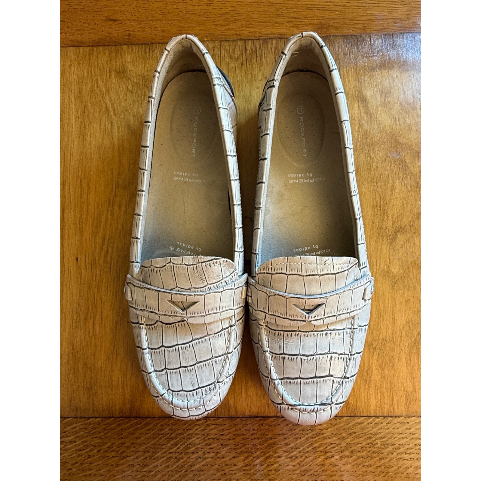 Rockport Total Motion Croc Embossed Leather Penny Driving Loafers Cream Womens