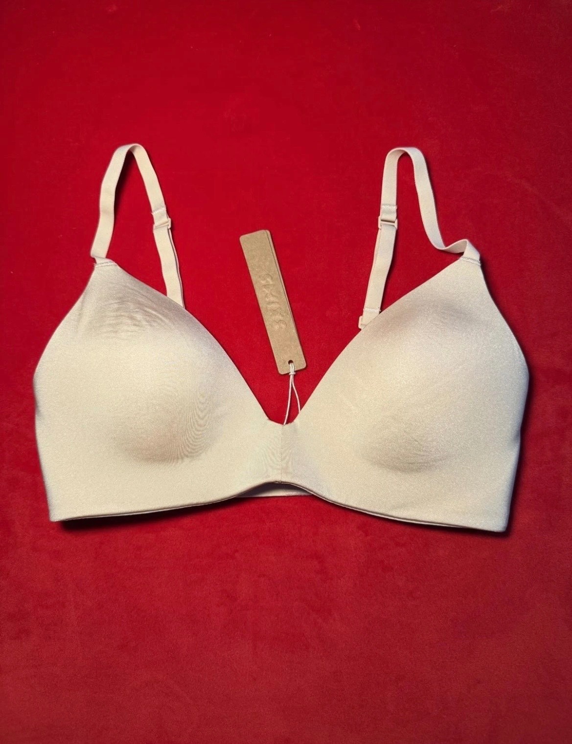 NWT Skims Wireless Form T-Shirt Bra Color sand Size 32B