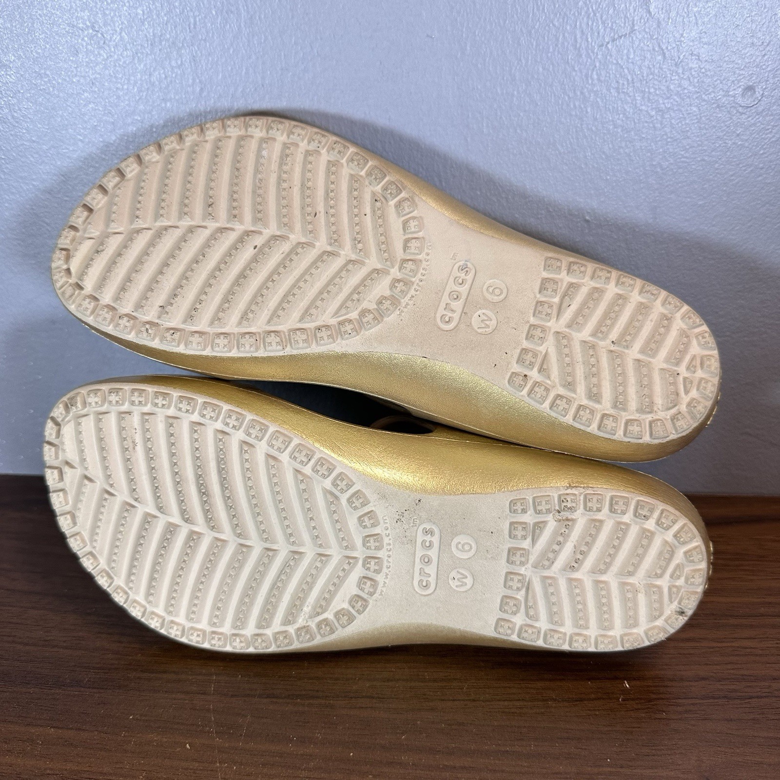 Crocs Sandals Womens 6 Kadee II Slide Metallic Gold Casual 210147